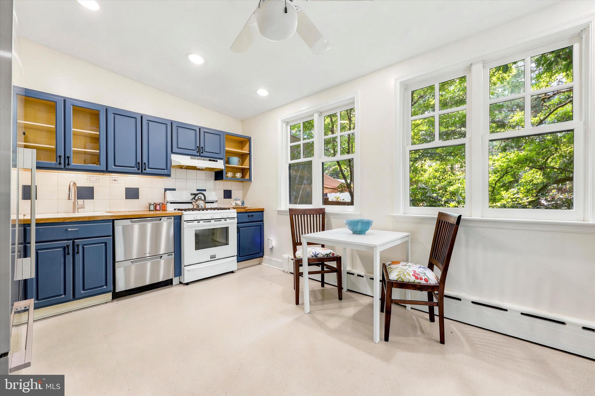 CHESTNUT HILL - Residential