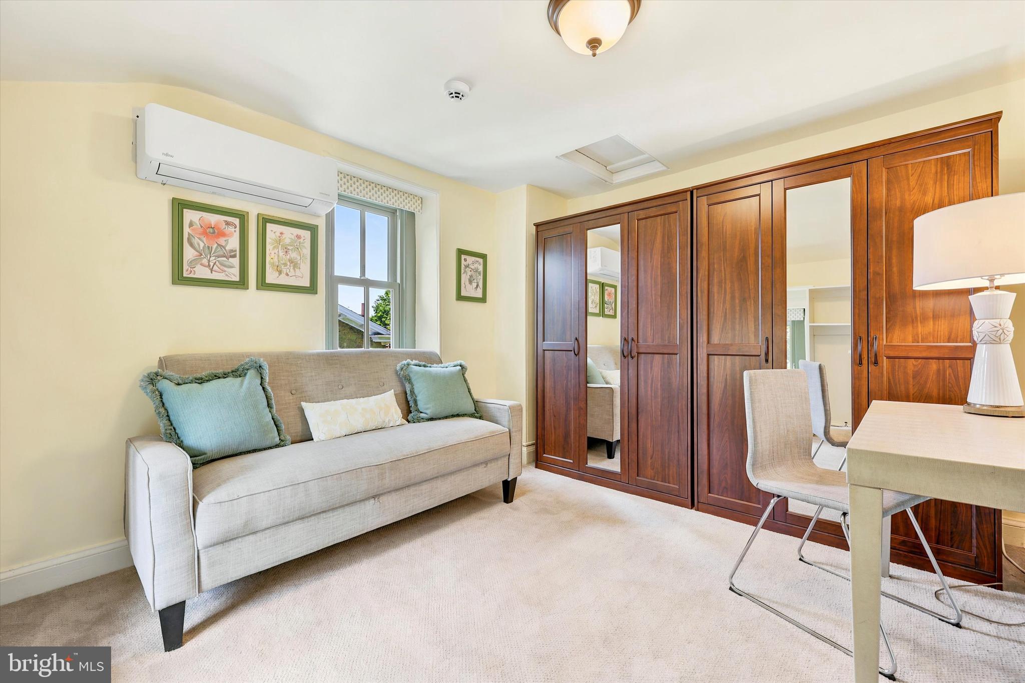 CHESTNUT HILL - Residential