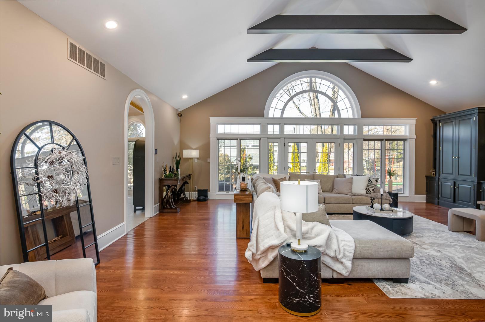BIRDLAND - Residential