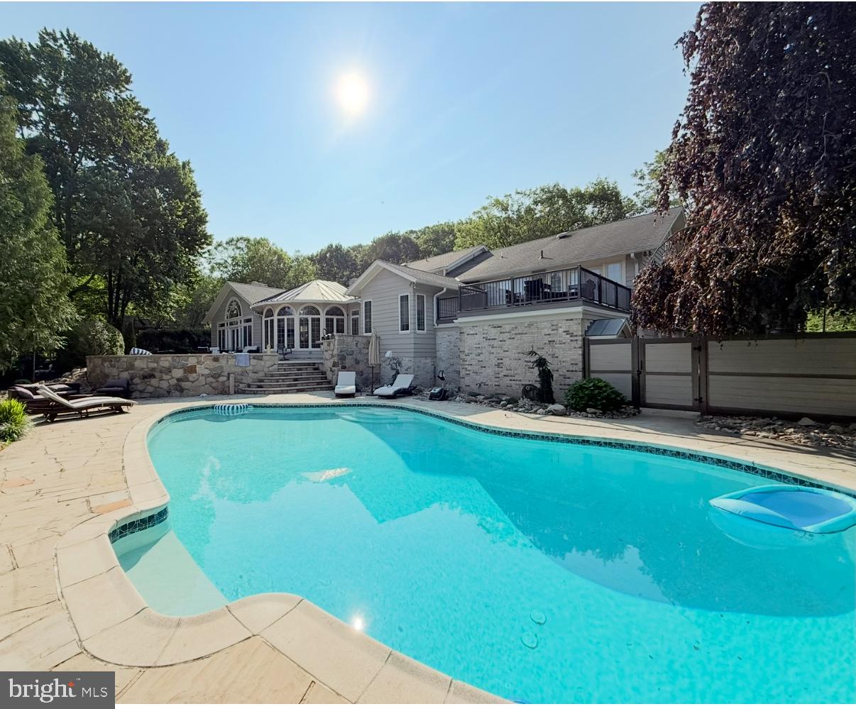 BIRDLAND - Residential
