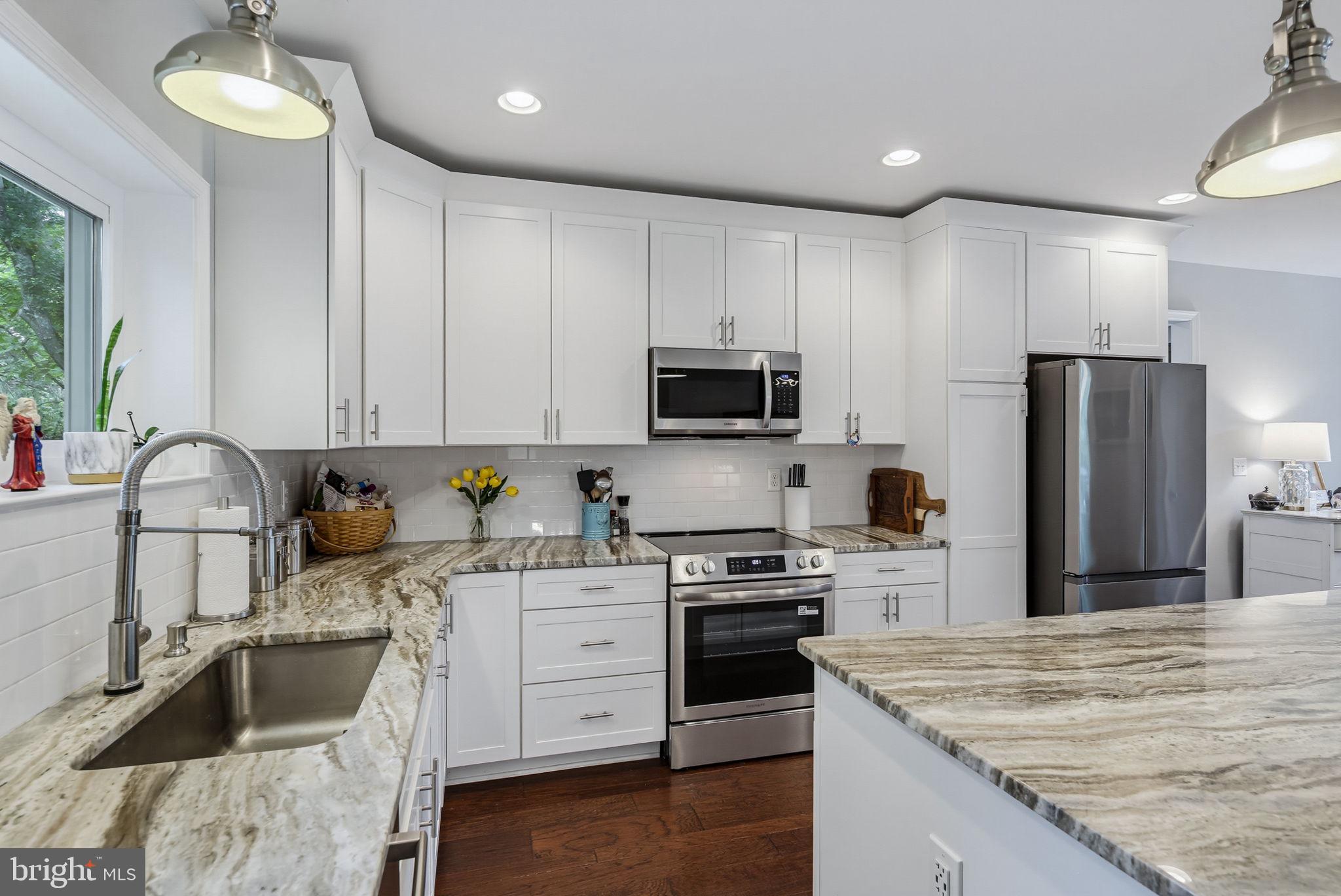 COLUMBIA HILLS - Residential