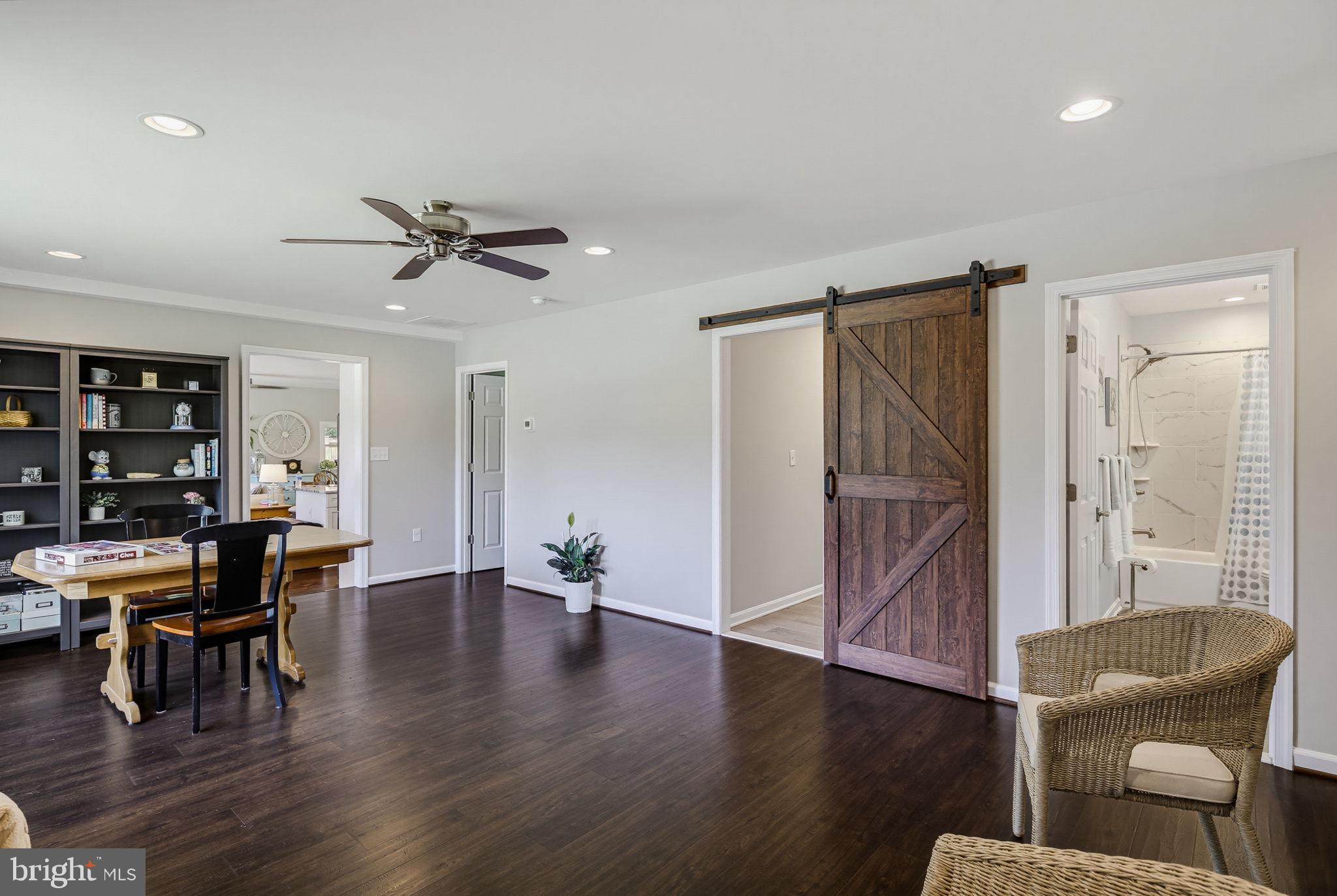 COLUMBIA HILLS - Residential