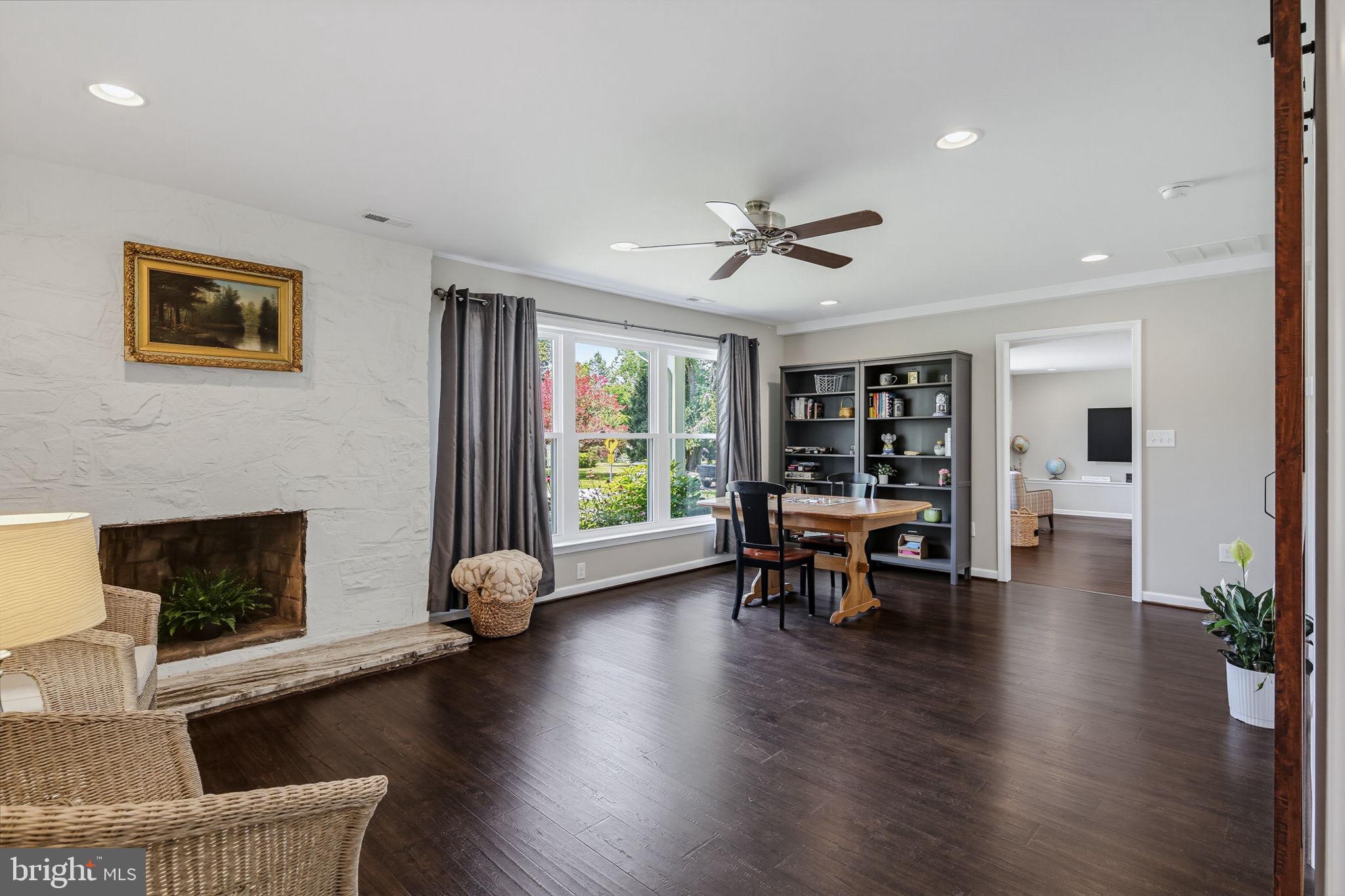 COLUMBIA HILLS - Residential