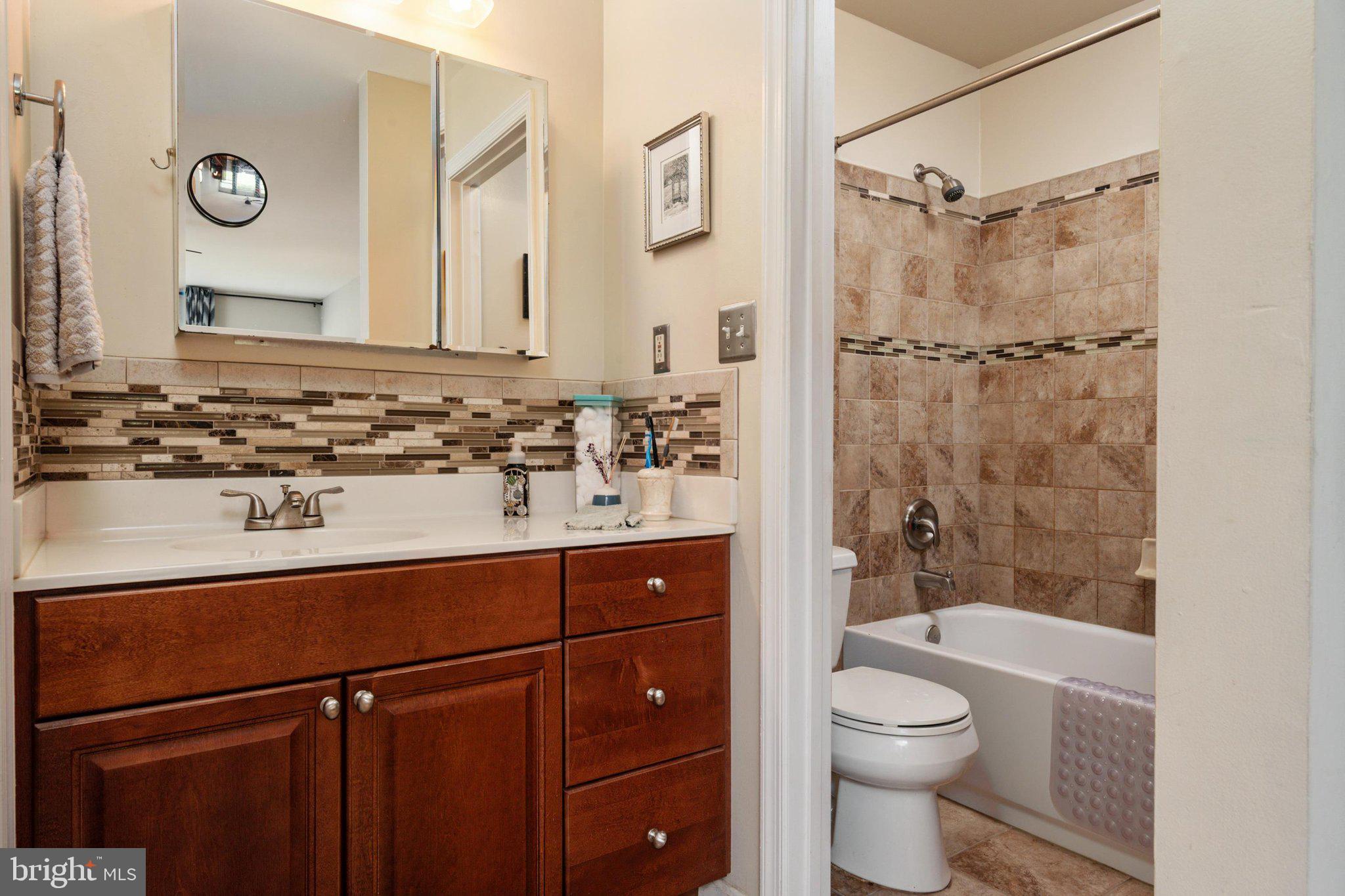 VILLAGE OF MONTGOMERY RUN - Residential