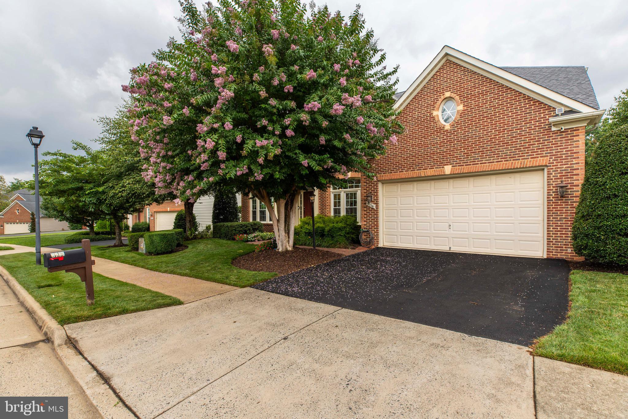 FAIR OAKS GLEN - Residential
