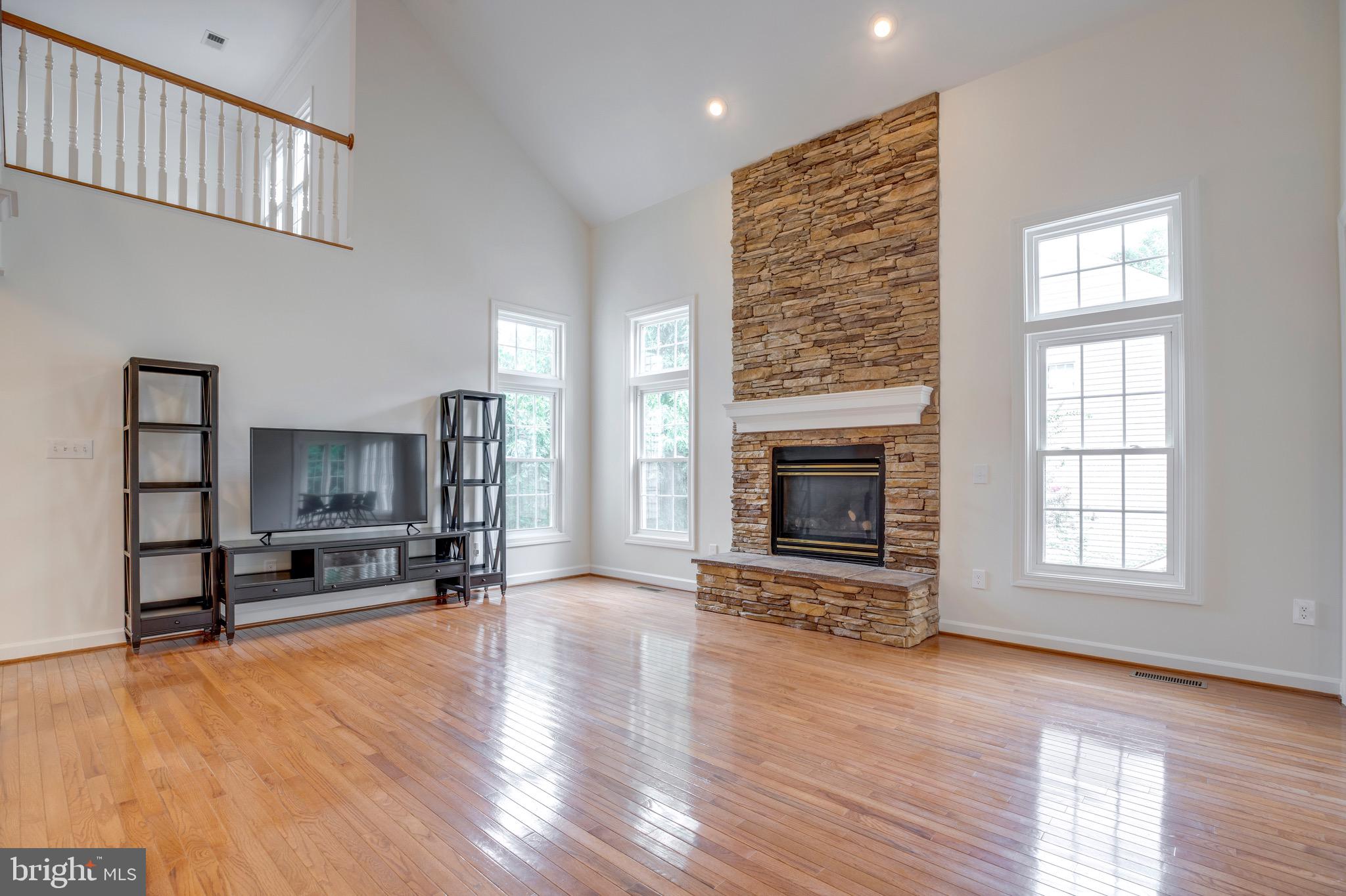 FAIR OAKS GLEN - Residential