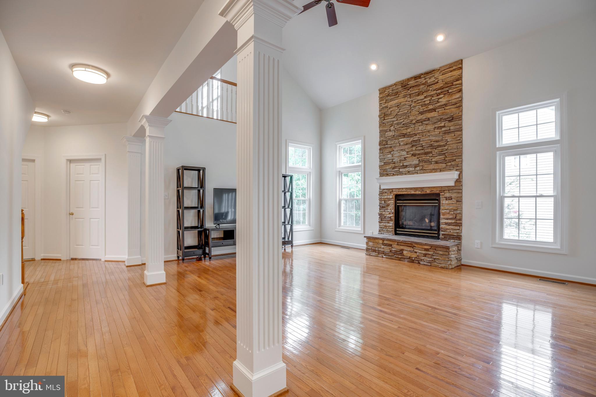 FAIR OAKS GLEN - Residential
