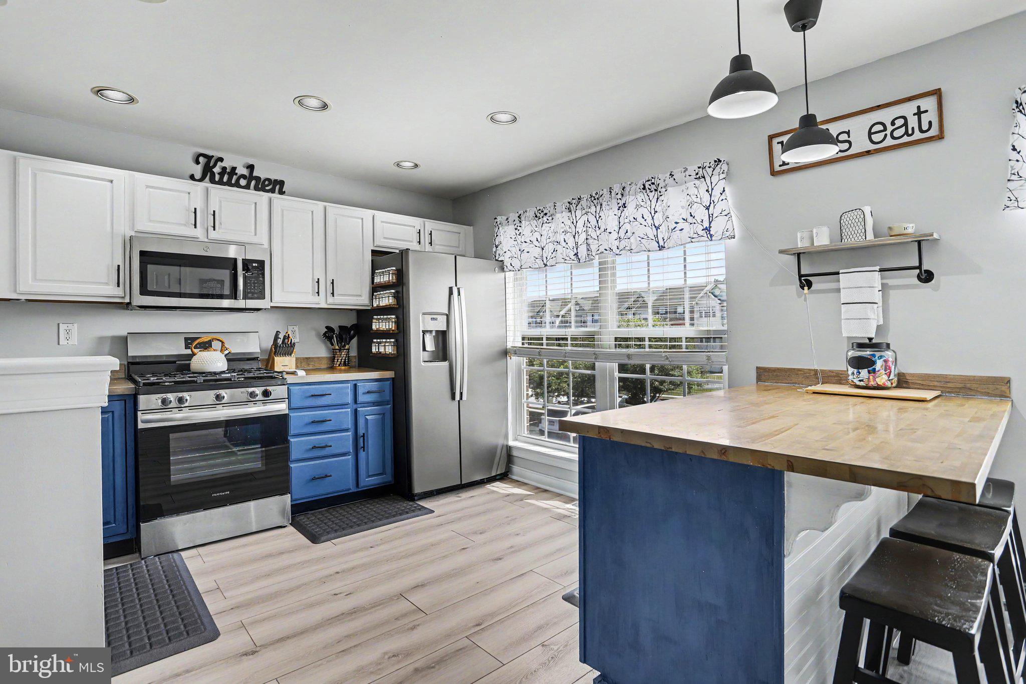 BISCAYNE WOODS - Residential