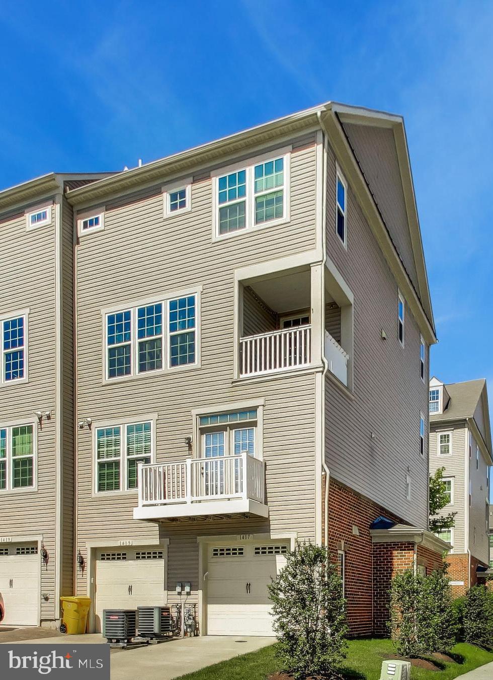 TOWN CENTER COMMONS - Residential