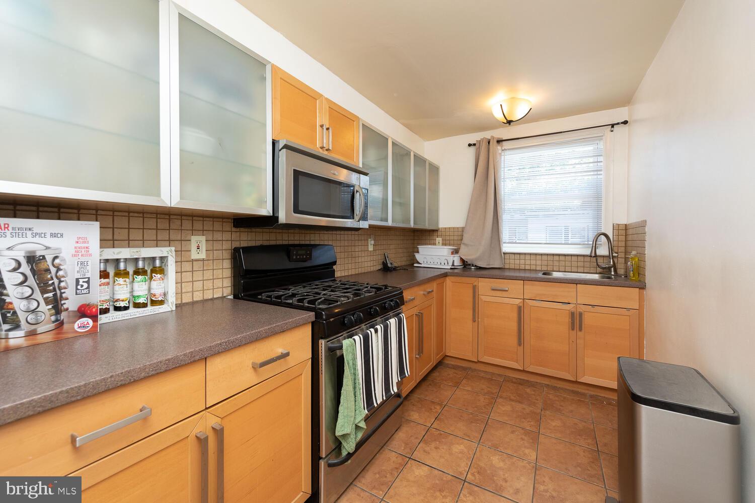 EAST OAK LANE - Residential Income