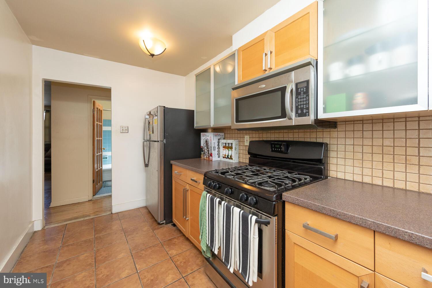 EAST OAK LANE - Residential Income