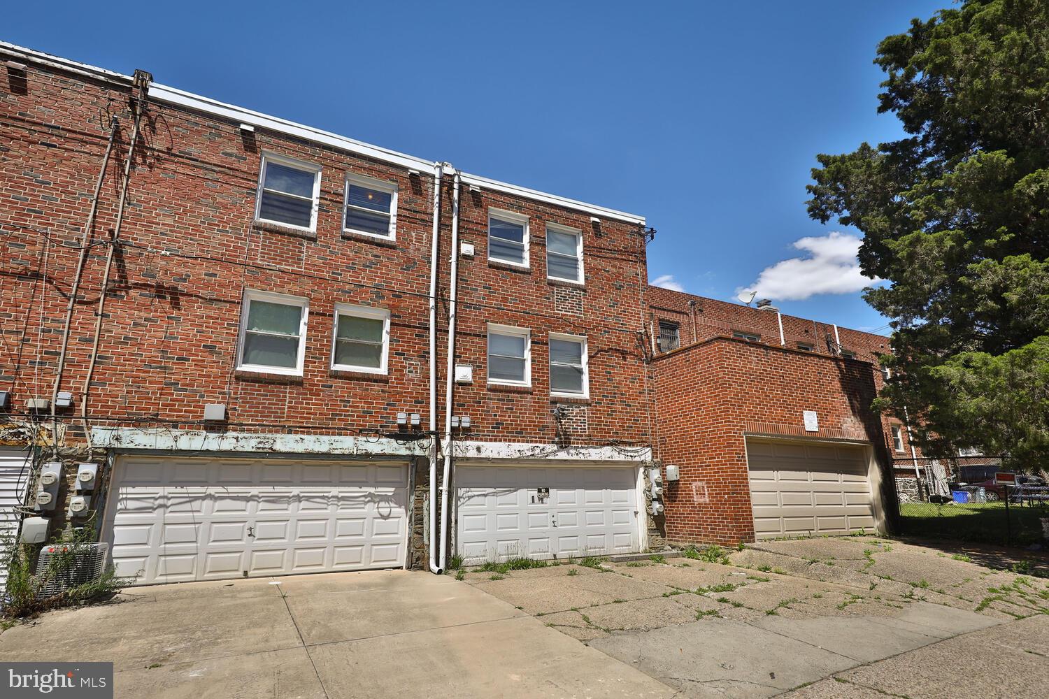 EAST OAK LANE - Residential Income