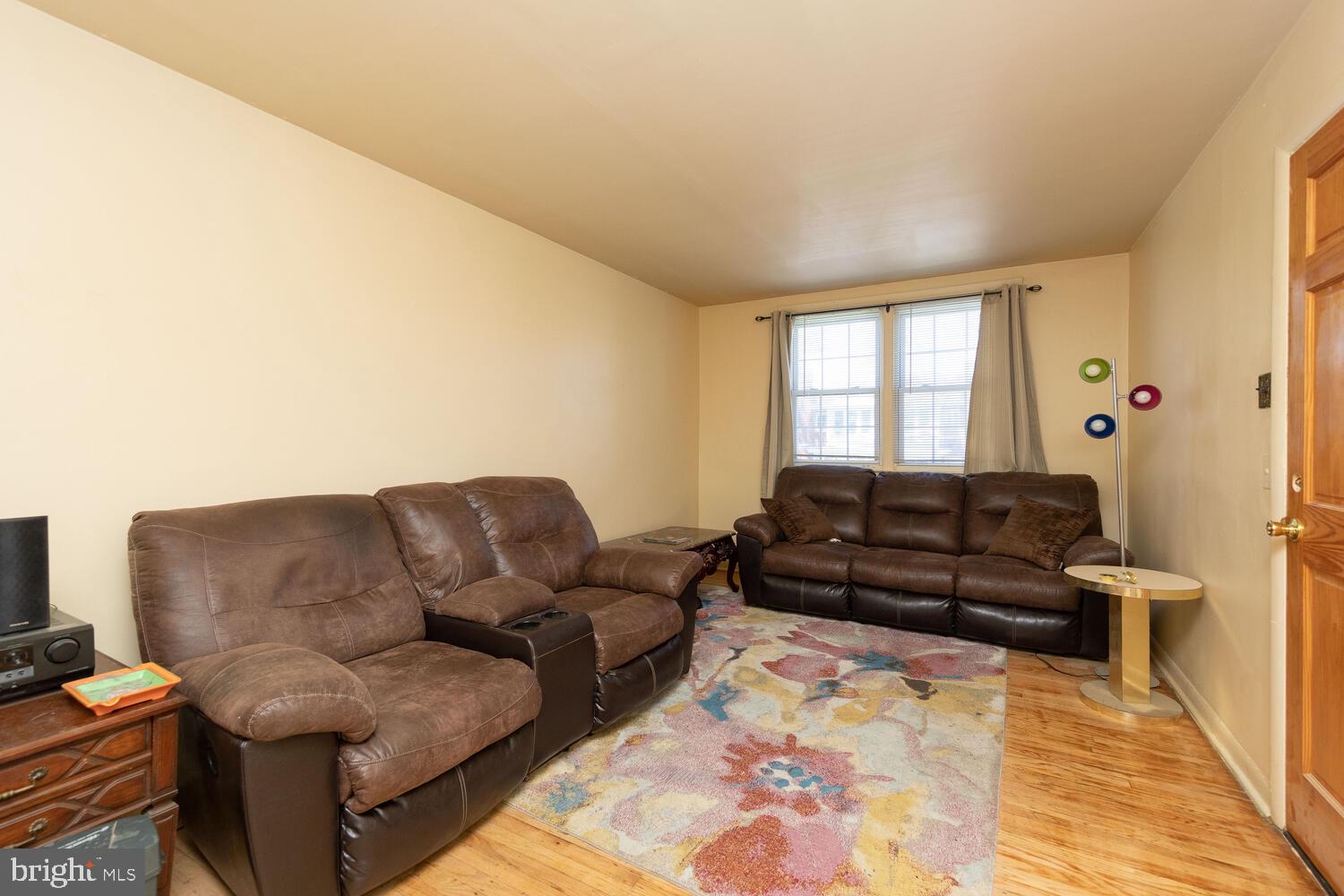 EAST OAK LANE - Residential Income