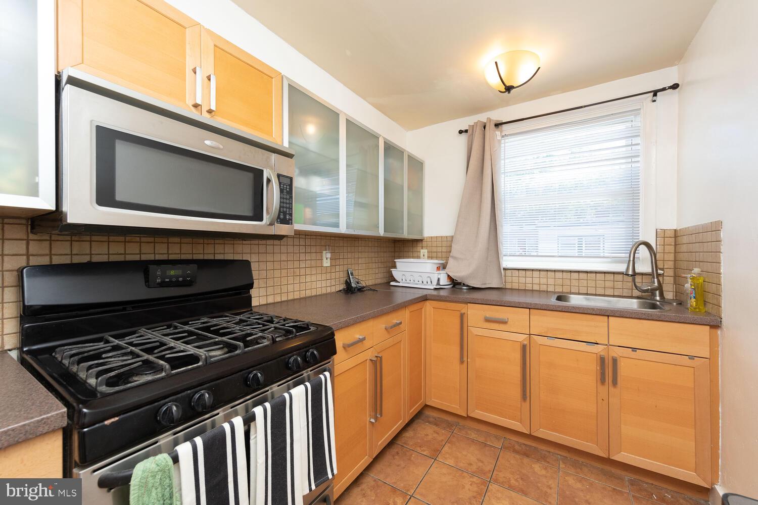 EAST OAK LANE - Residential Income