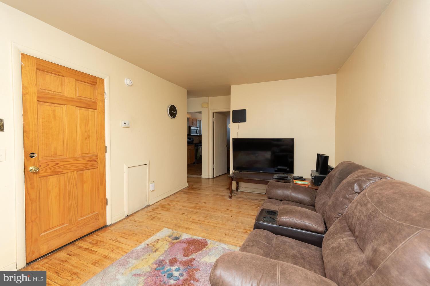 EAST OAK LANE - Residential Income