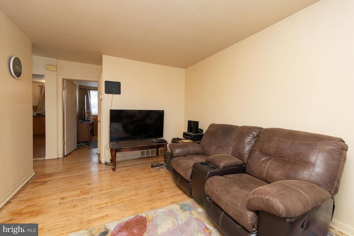 EAST OAK LANE - Residential Income