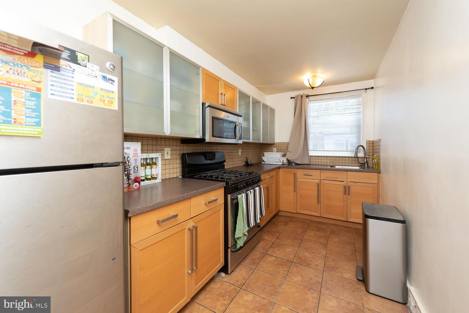 EAST OAK LANE - Residential Income
