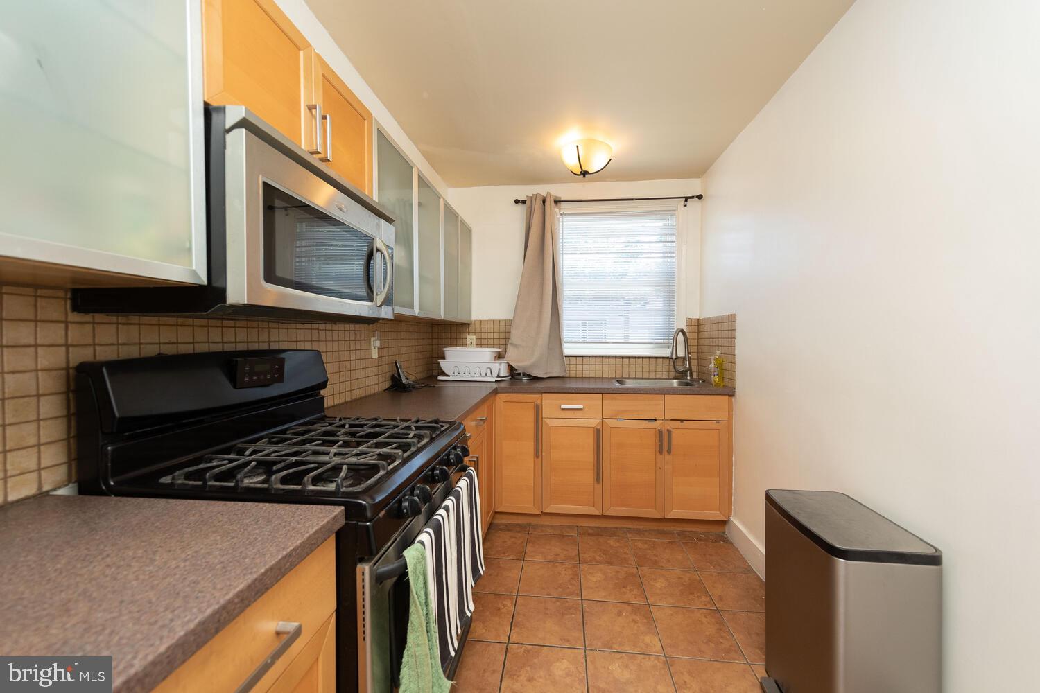EAST OAK LANE - Residential Income