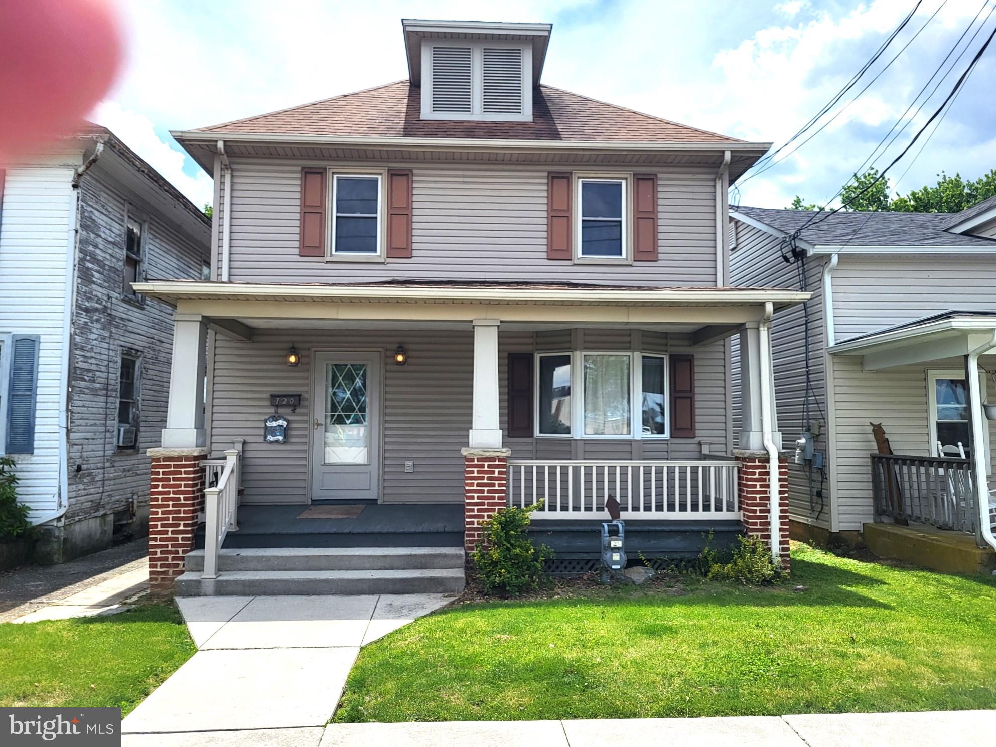 GREAT STARTER HOME WTH LARGE KITCHEN,  A HALF BATH ON FIRST FLOOR AND ENCLOSED SMALL AREA THAT COULD BE CONVERTED TO A LAUNDRY ROOM OR PANTRY. A LARGE FRONT PORCH FOR PEACEFUL RELAXATION MOMENTS. AN OVERSIZED GARAGE AND PARKING PAD ACCESSED FROM THE ALLEY