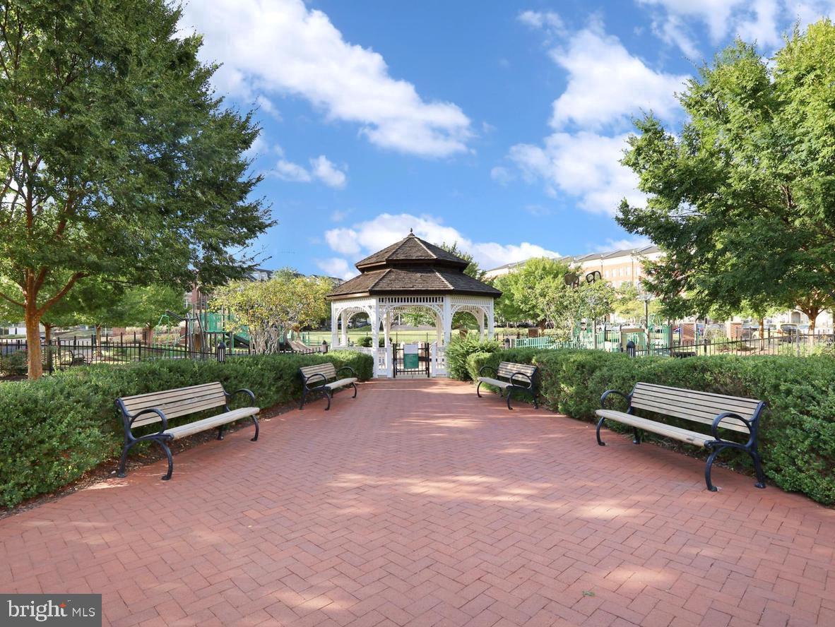 MADISON CRESCENT CONDOMINIUM - Residential