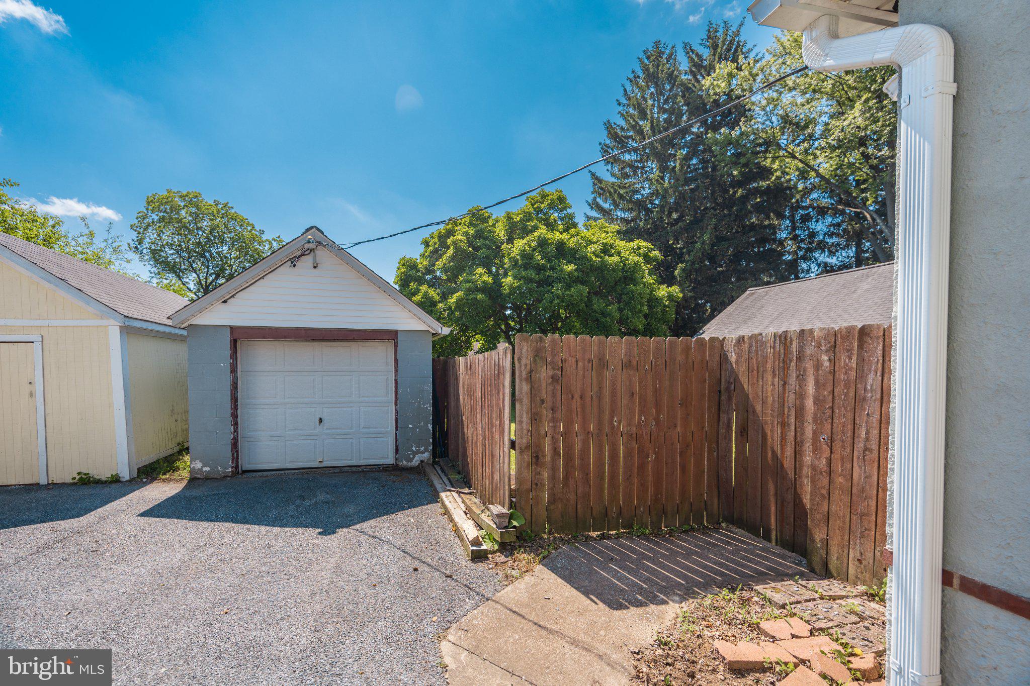 PINE KNOLL - Residential