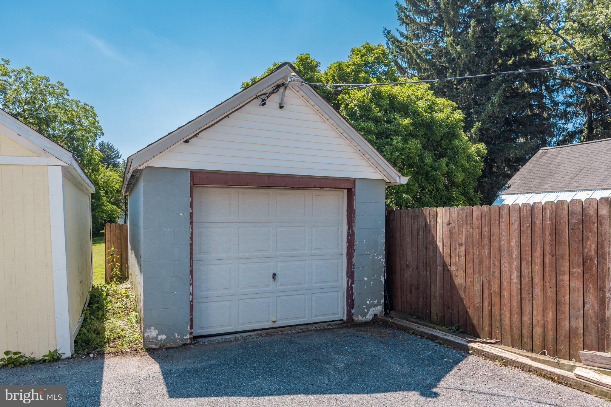 PINE KNOLL - Residential