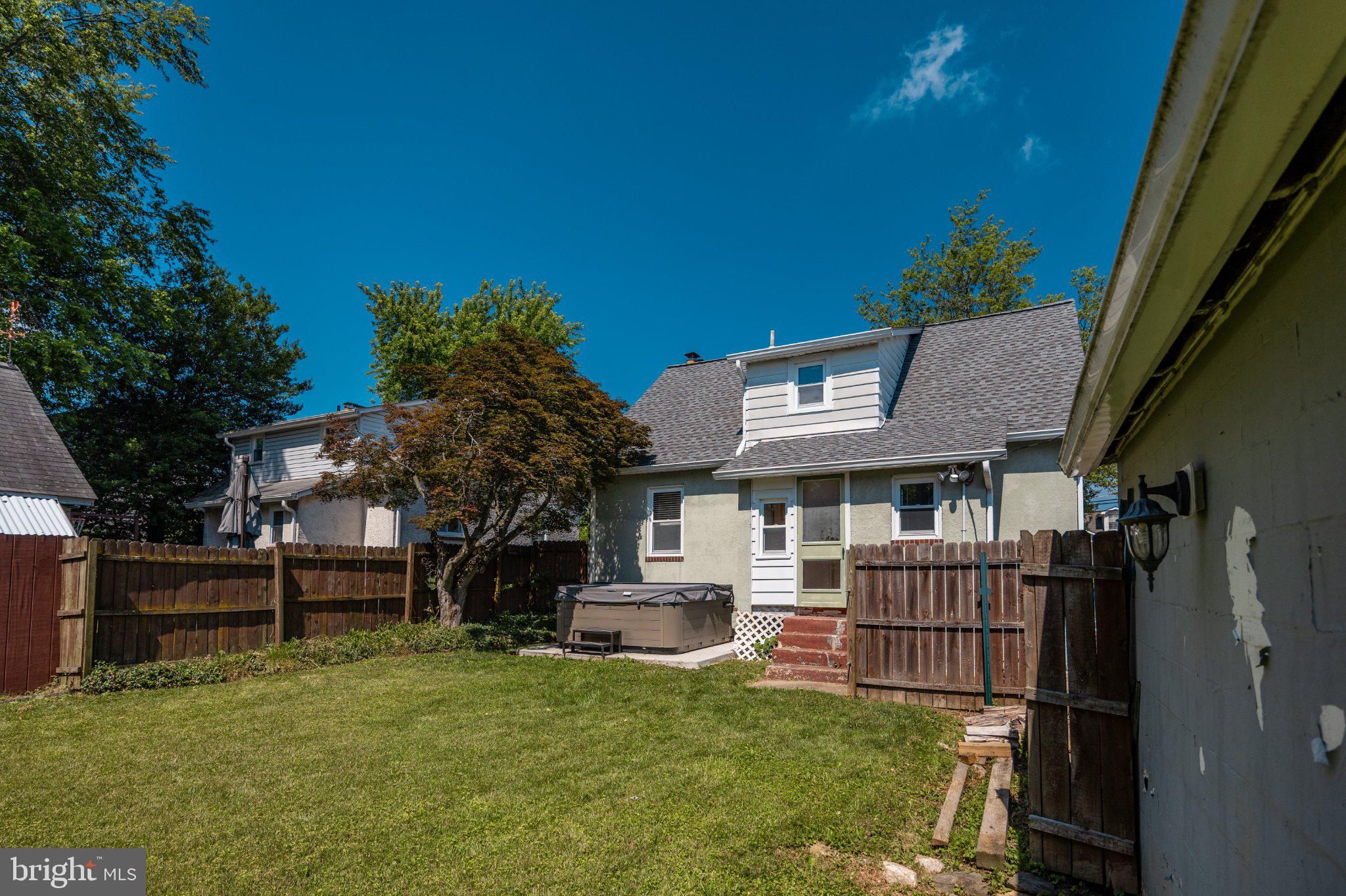 PINE KNOLL - Residential