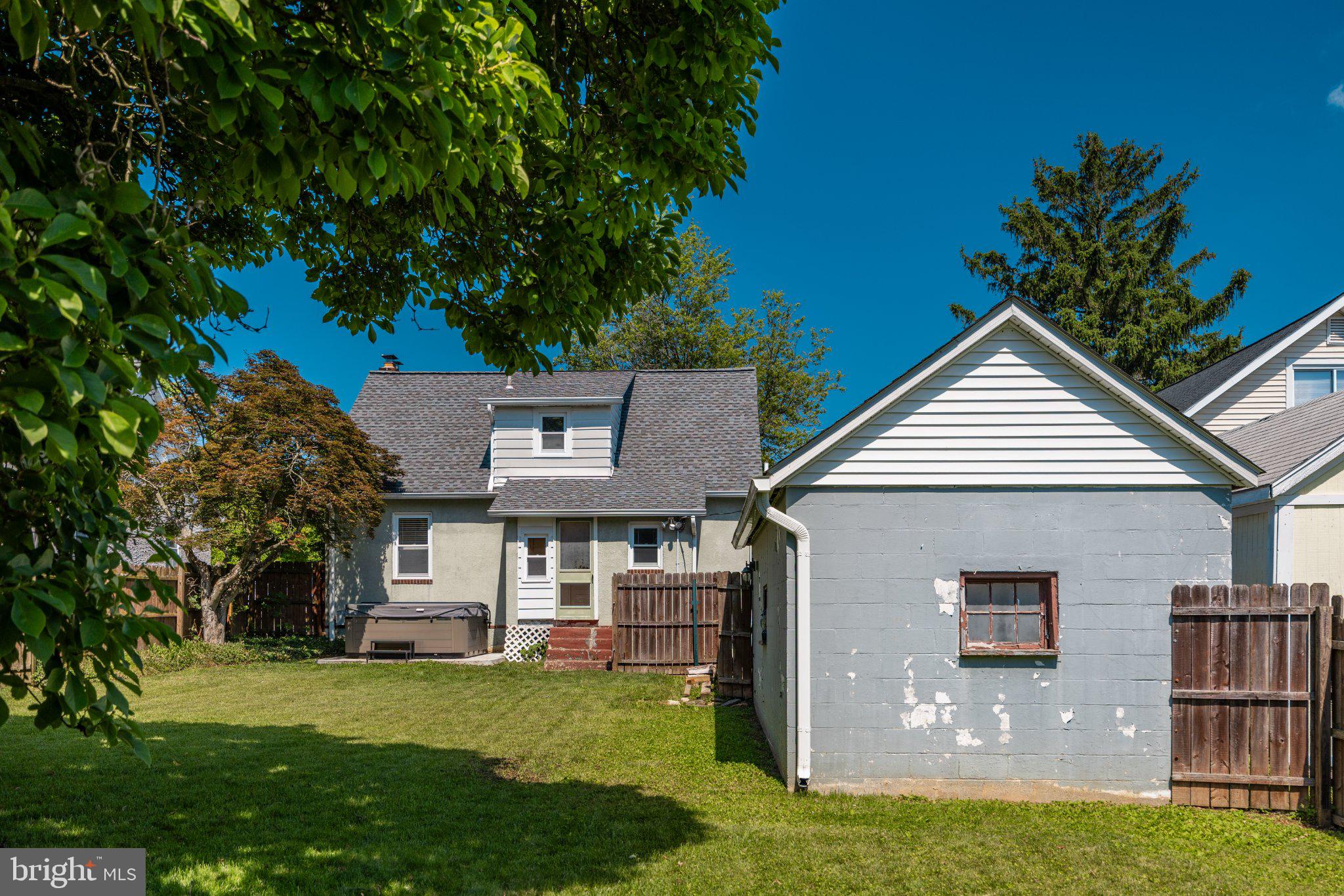 PINE KNOLL - Residential