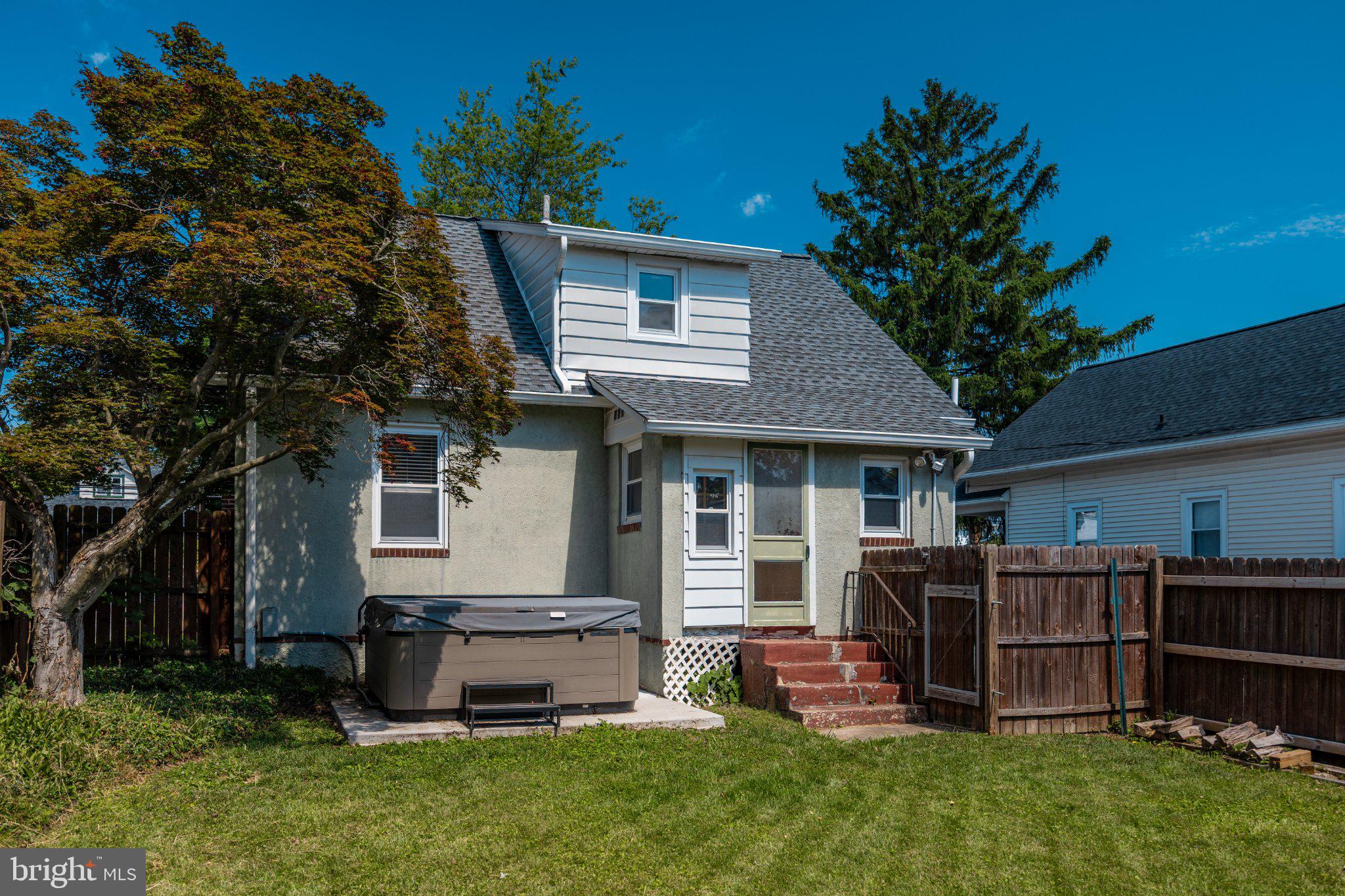 PINE KNOLL - Residential