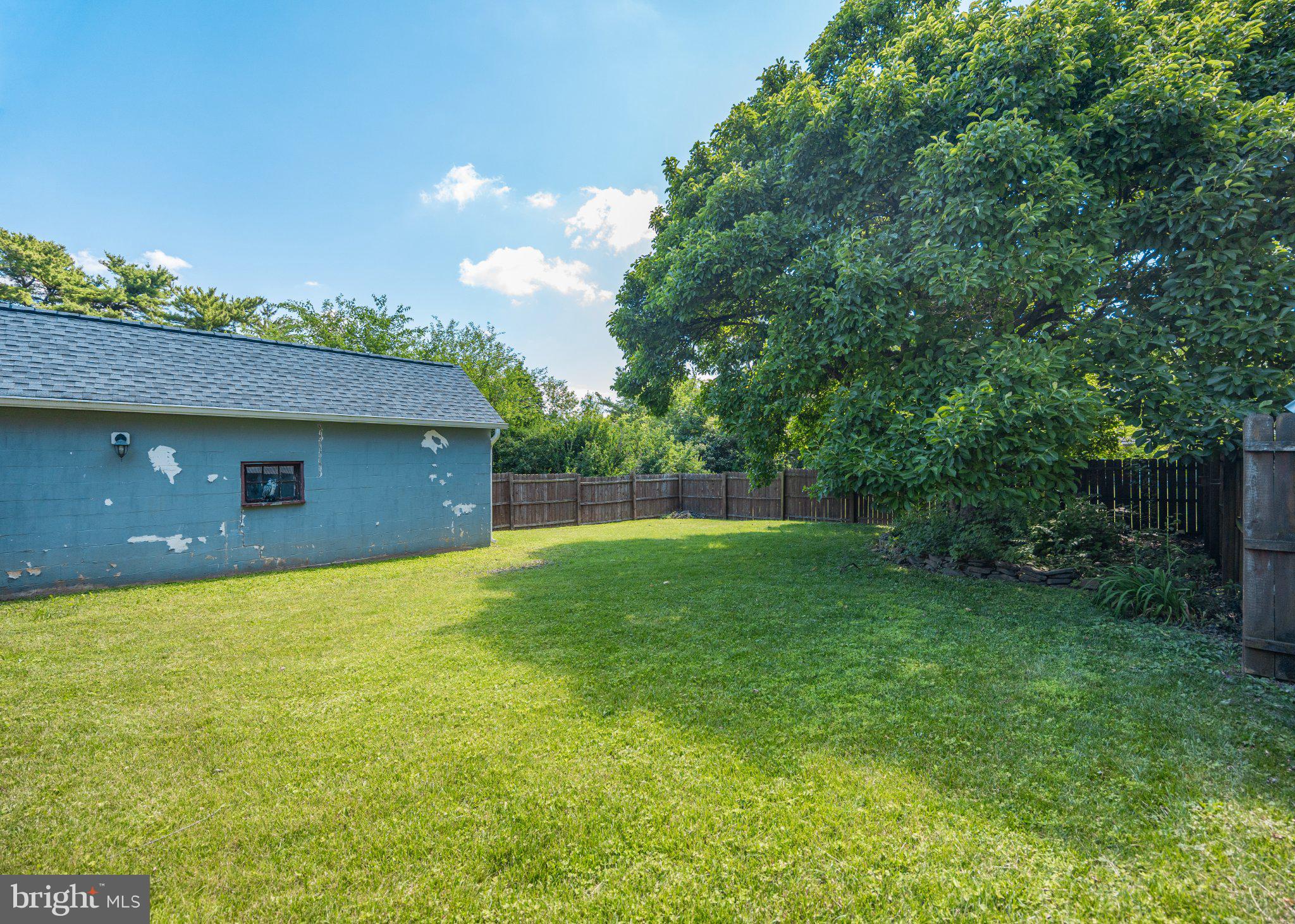 PINE KNOLL - Residential
