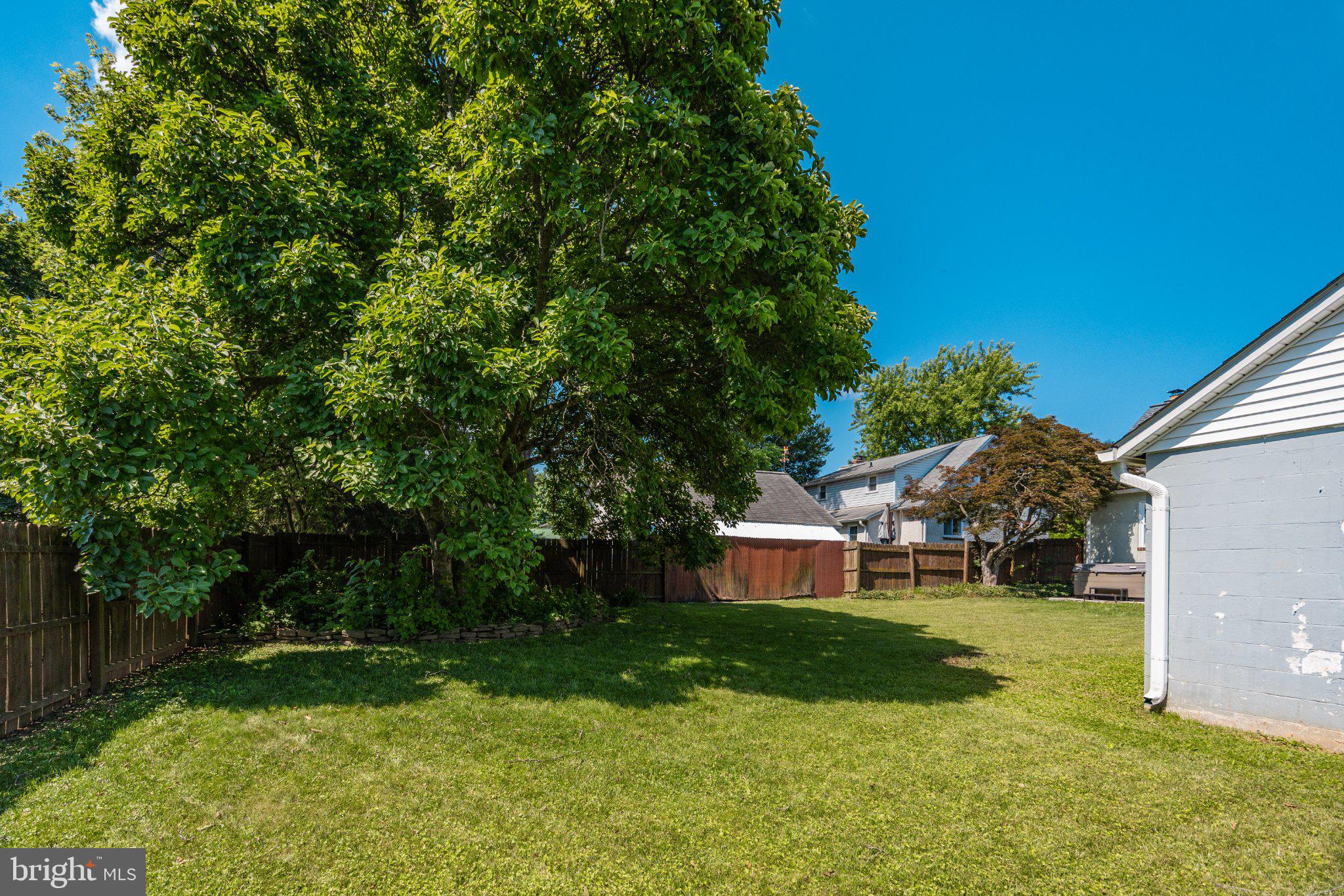 PINE KNOLL - Residential