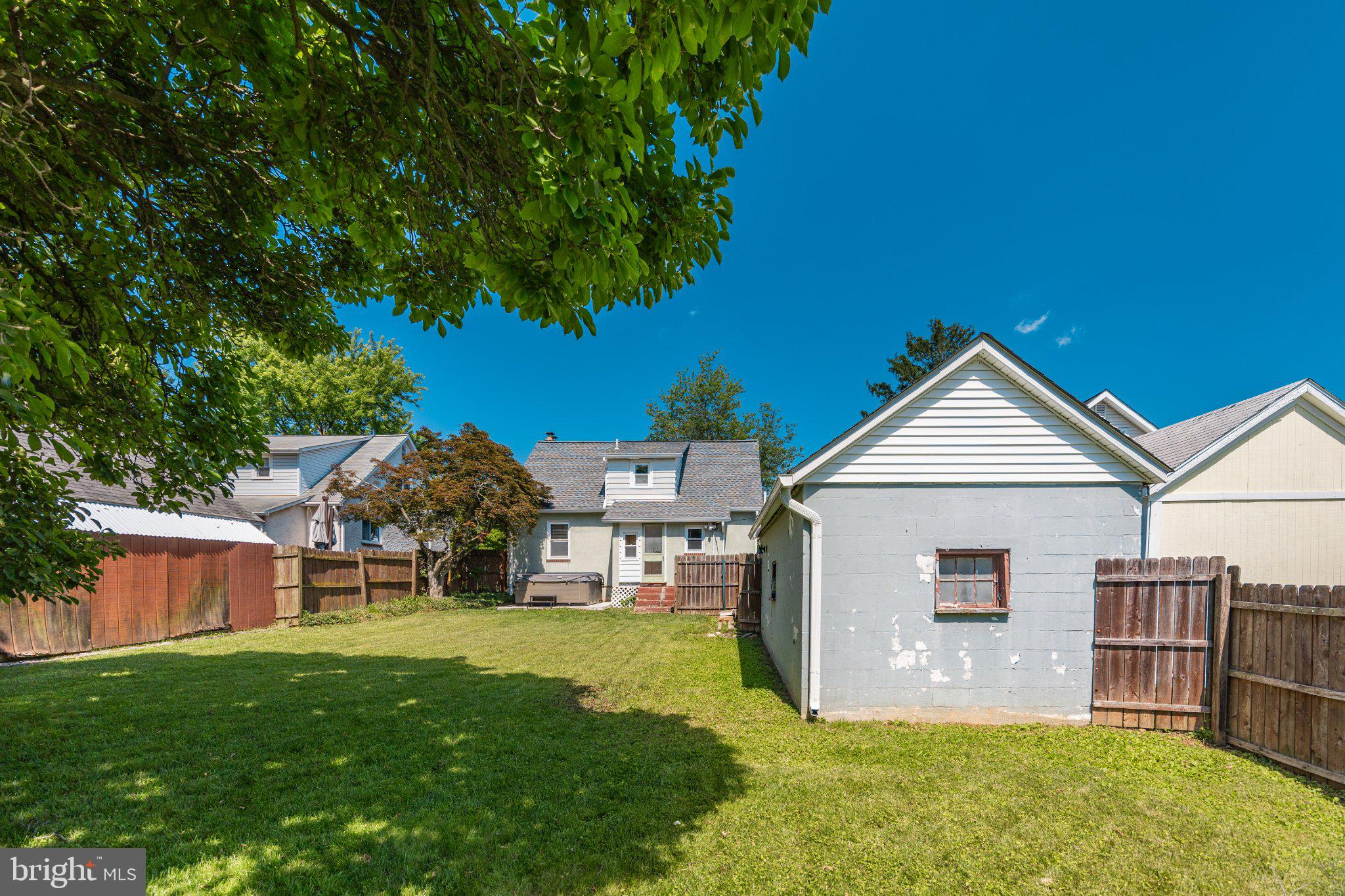 PINE KNOLL - Residential