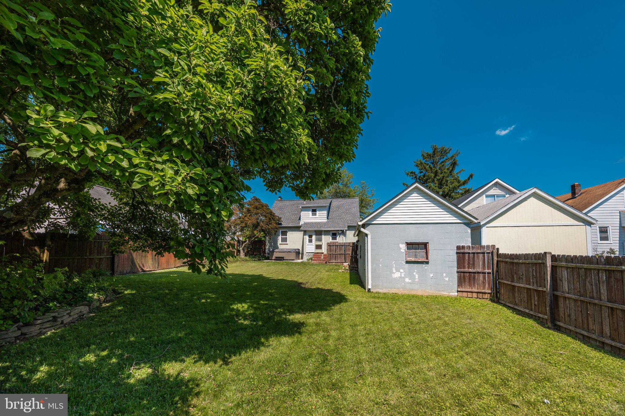 PINE KNOLL - Residential