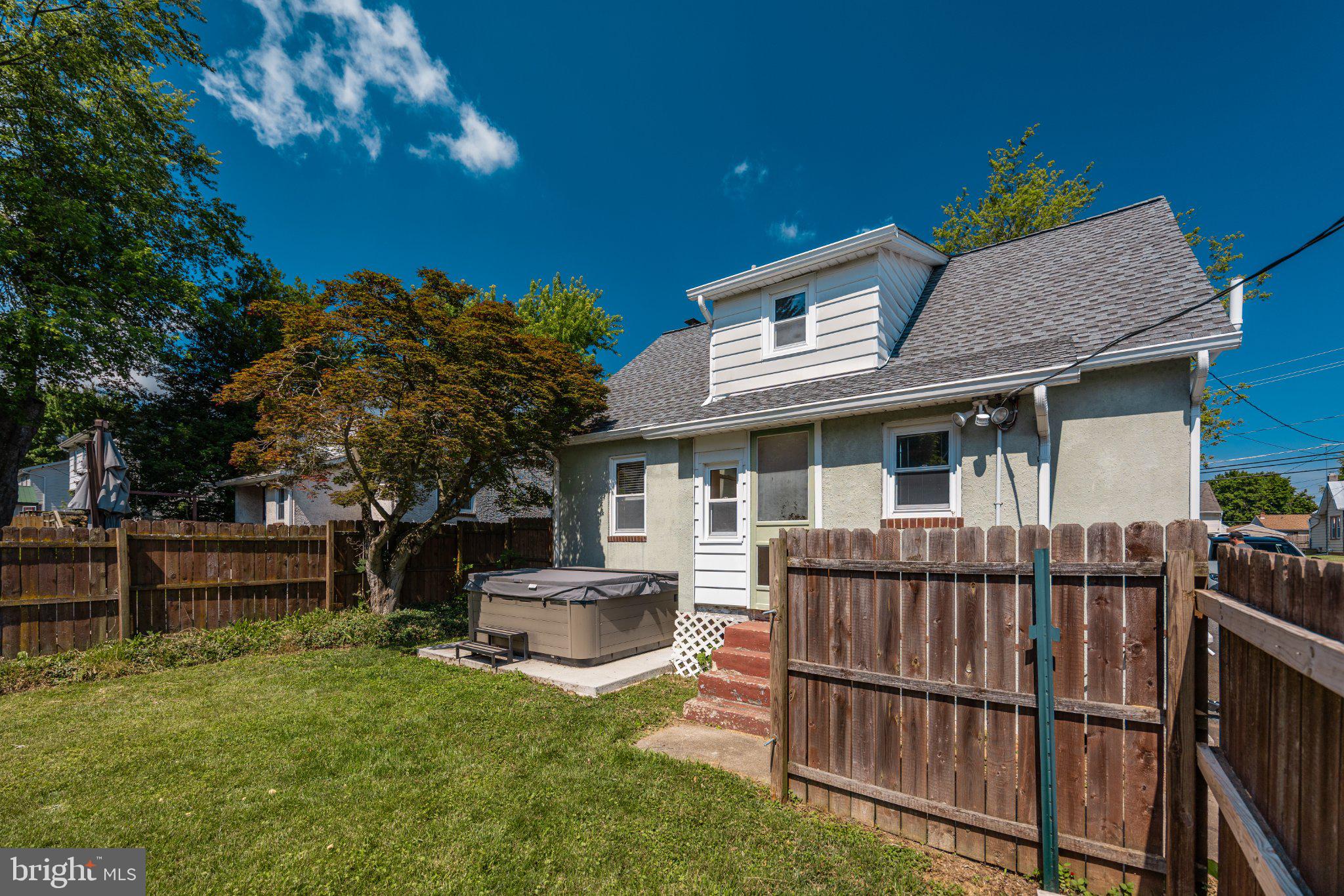 PINE KNOLL - Residential