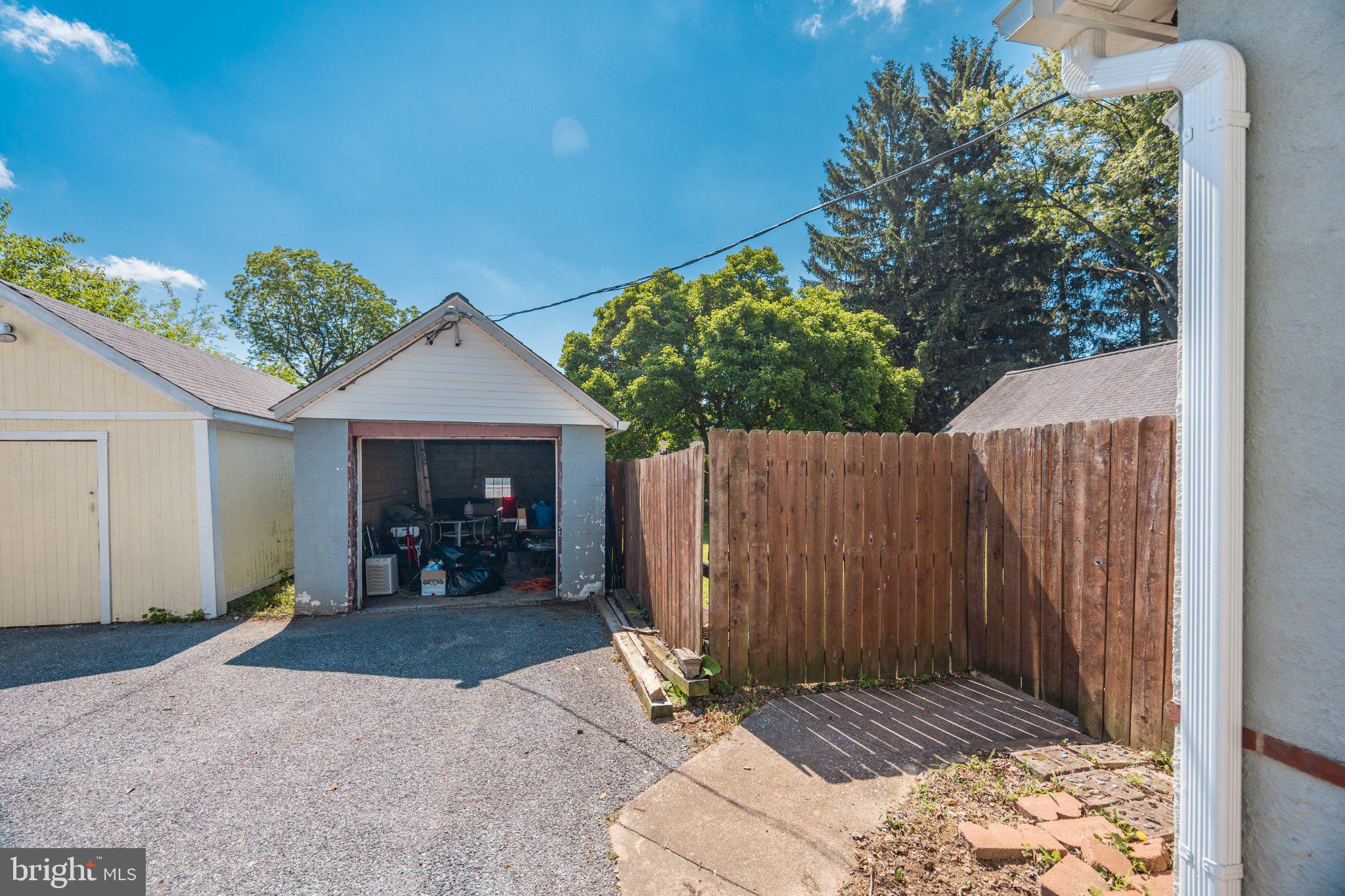 PINE KNOLL - Residential