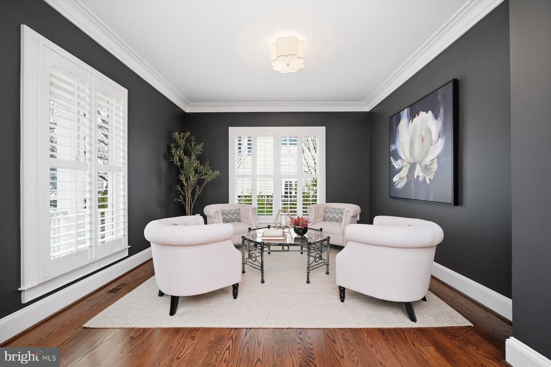 CRESCENT HILLS - Residential