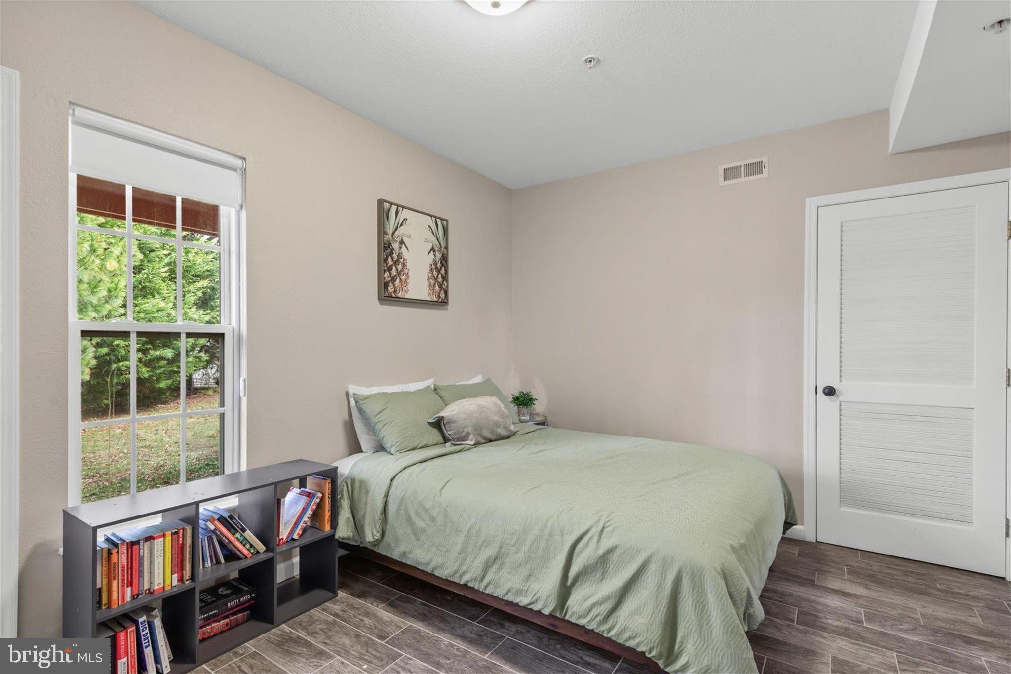 SOUTH HAMPTON - Residential