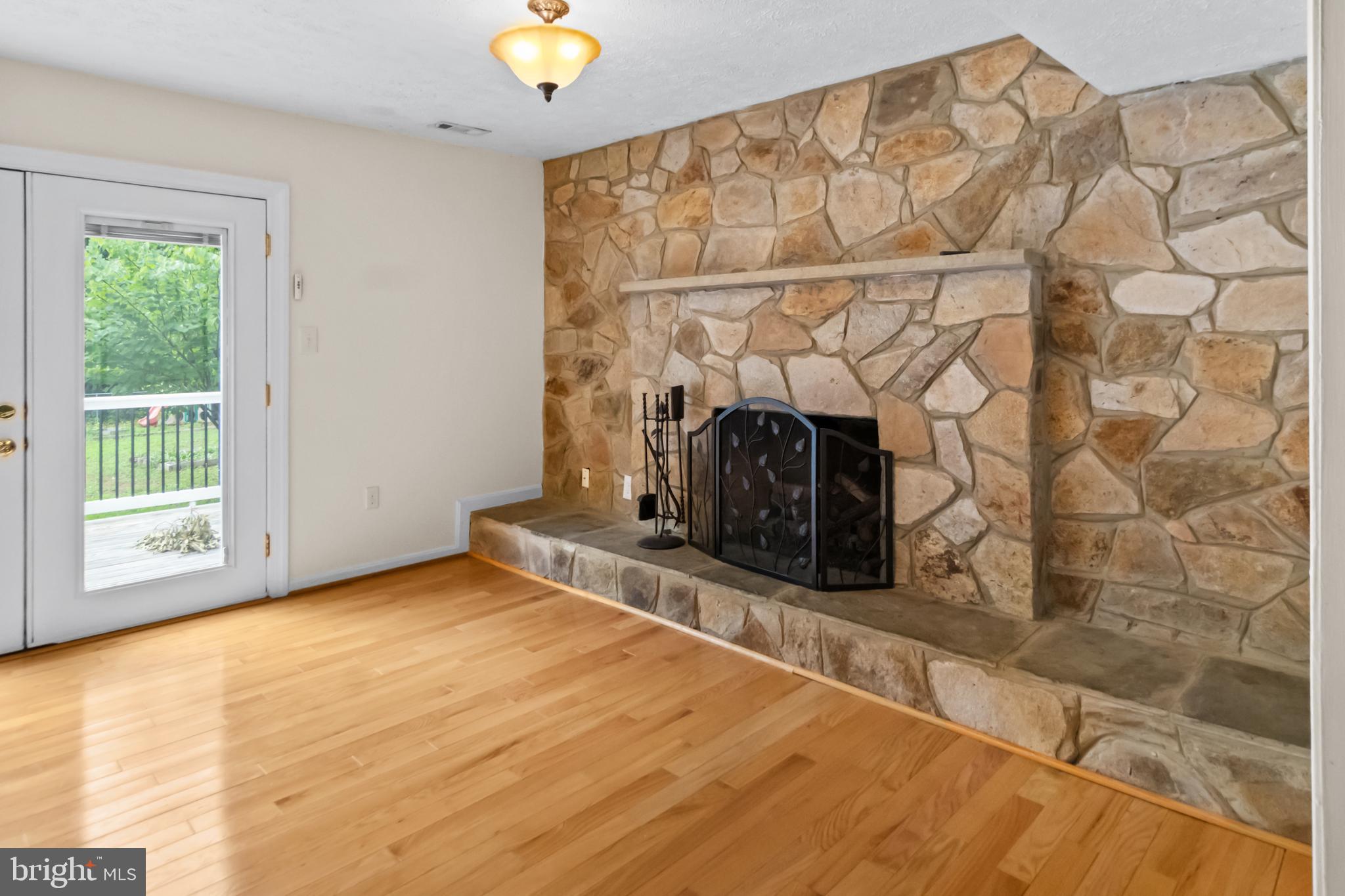 CHAPEL POINT WOODS - Residential