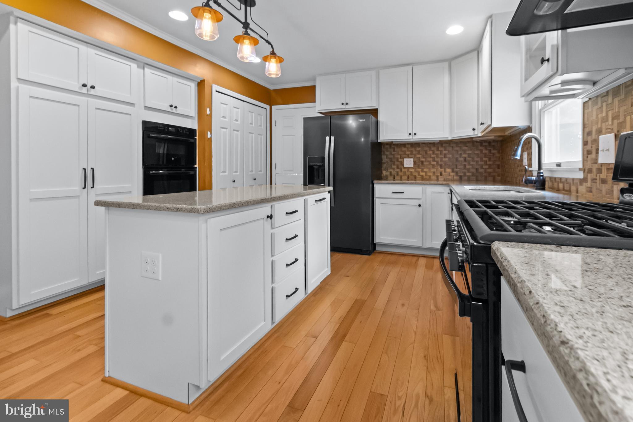 CHAPEL POINT WOODS - Residential