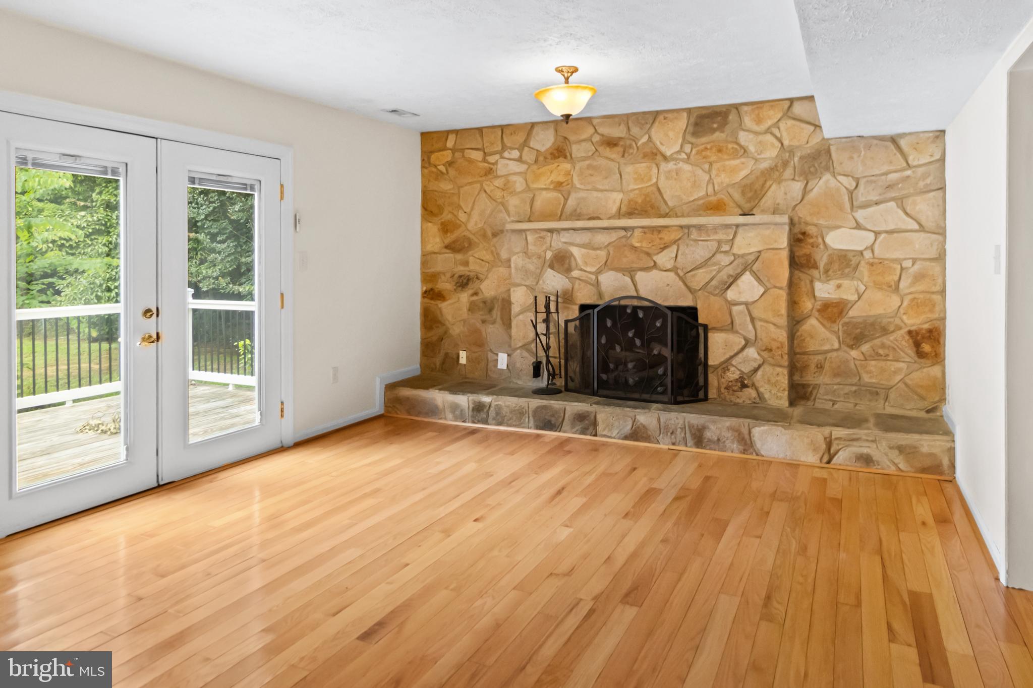 CHAPEL POINT WOODS - Residential