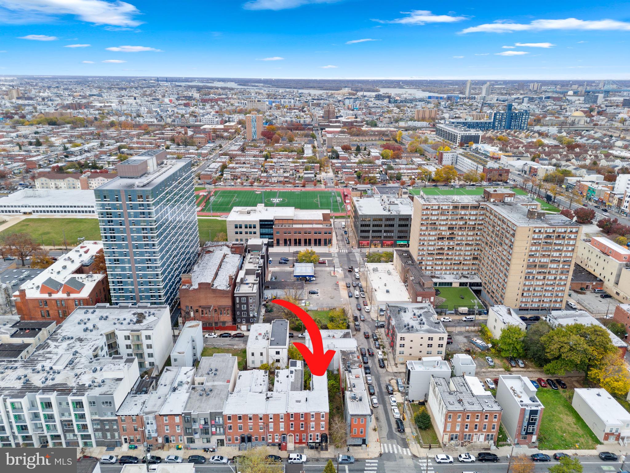 5 Unit Building that has been updated throughout and is fully rented. Unit A/studio with loft: $1050/month Unit B/1 bed: $1400/month Unit C/1 bed: $1250/month Unit D/studio: $950/month Unit E/2 bed: $1500/month Laundry: $40-50/month