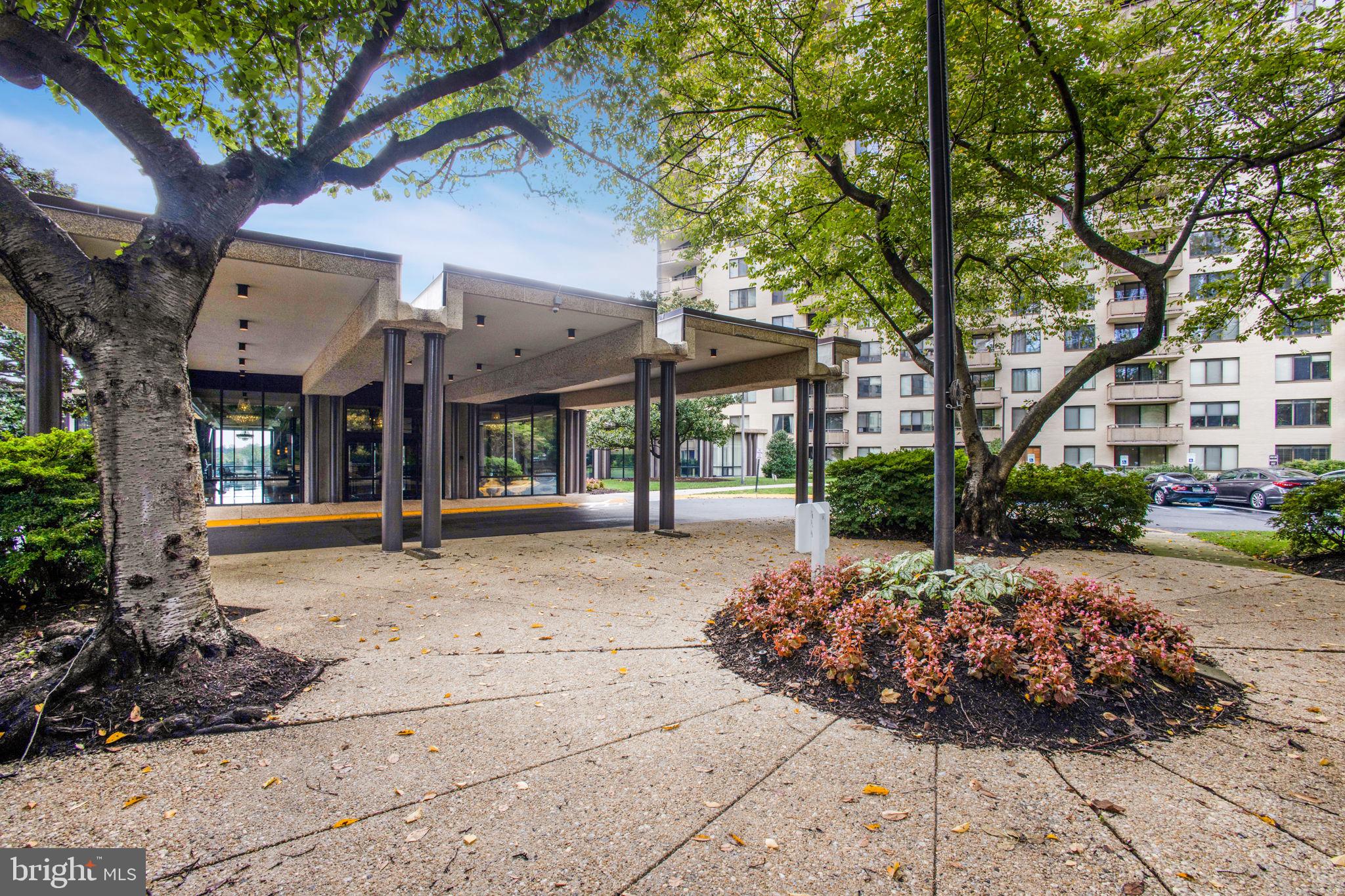 PROMENADE TOWERS - Residential Lease