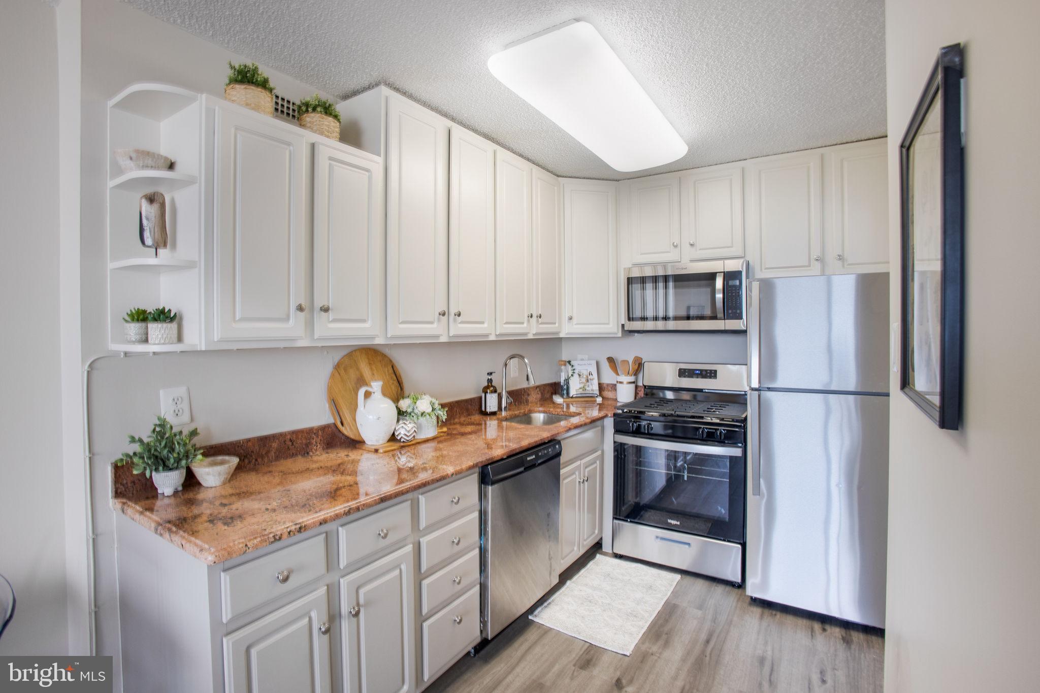 PROMENADE TOWERS - Residential Lease