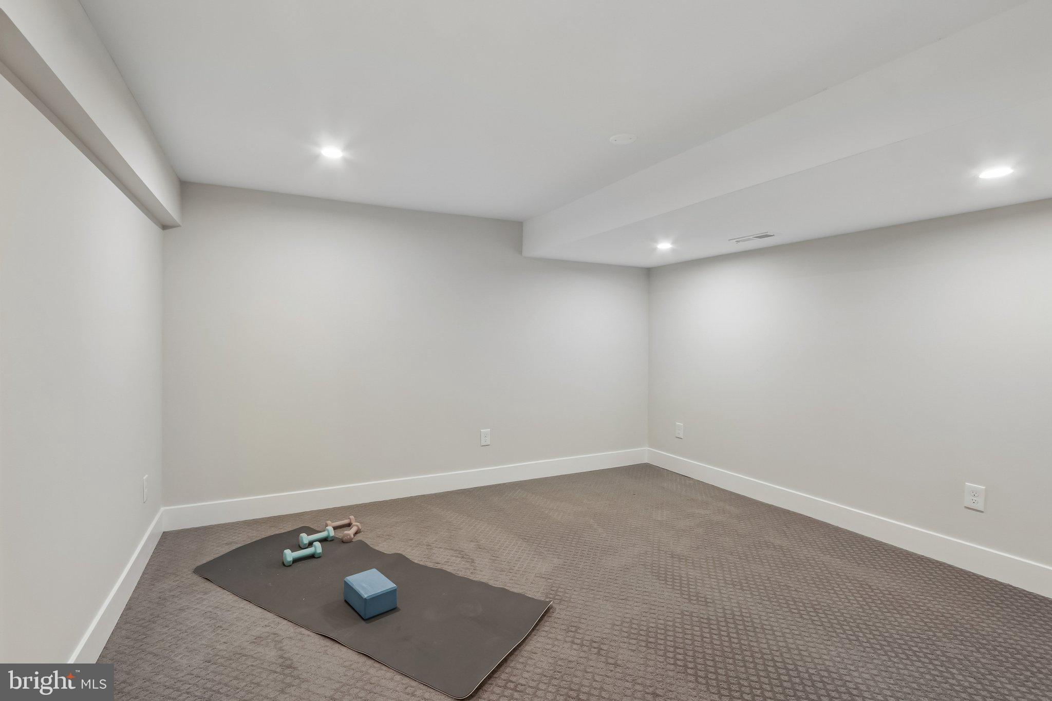 RADNOR HUNT - Residential