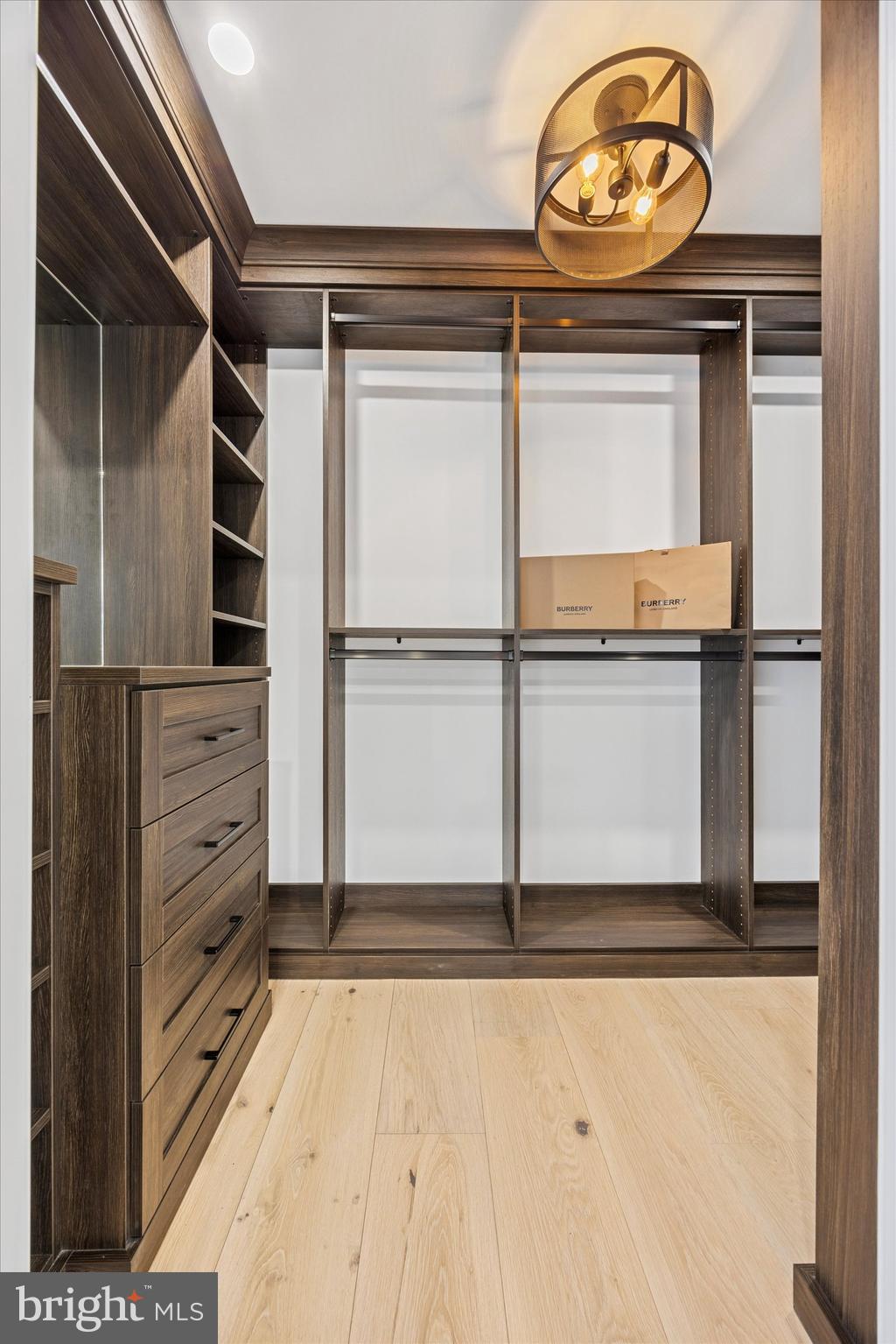 RADNOR HUNT - Residential