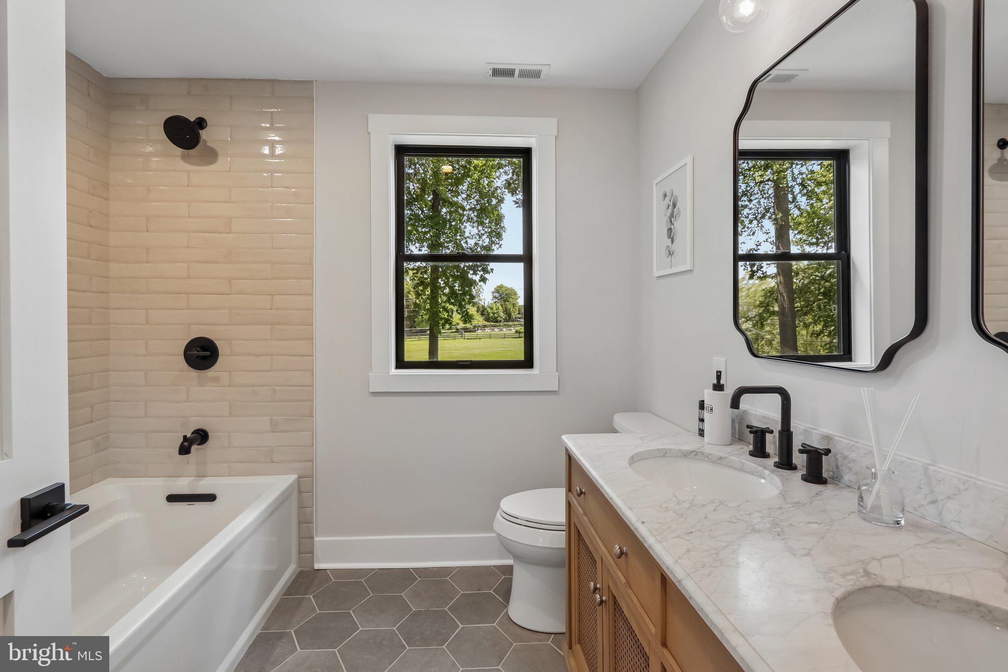 RADNOR HUNT - Residential