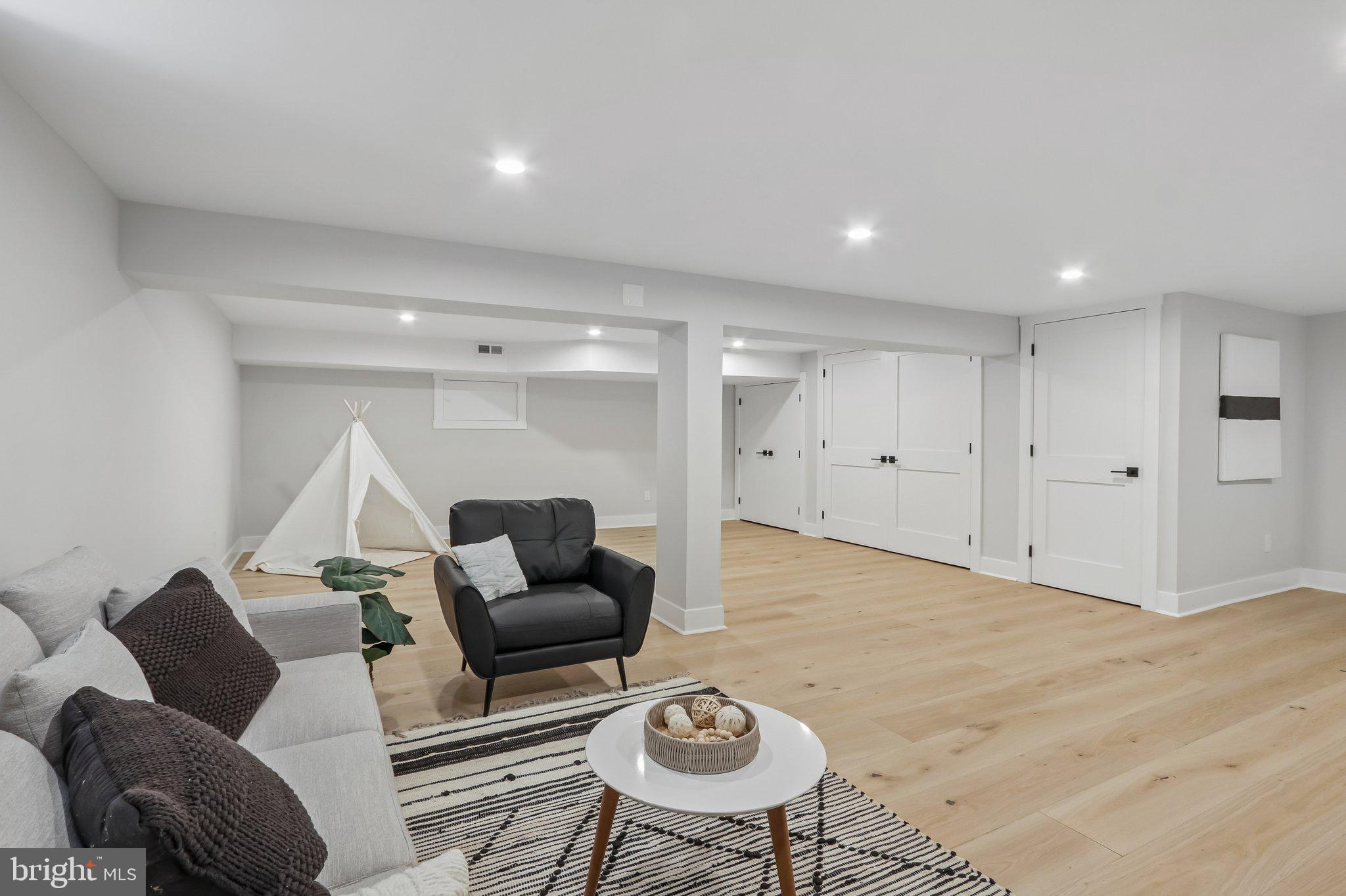 RADNOR HUNT - Residential