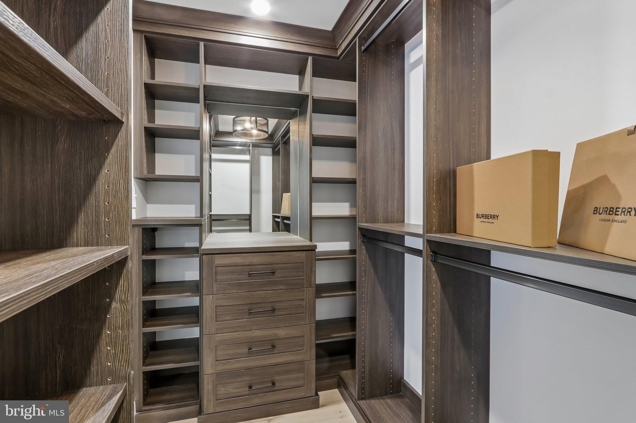 RADNOR HUNT - Residential
