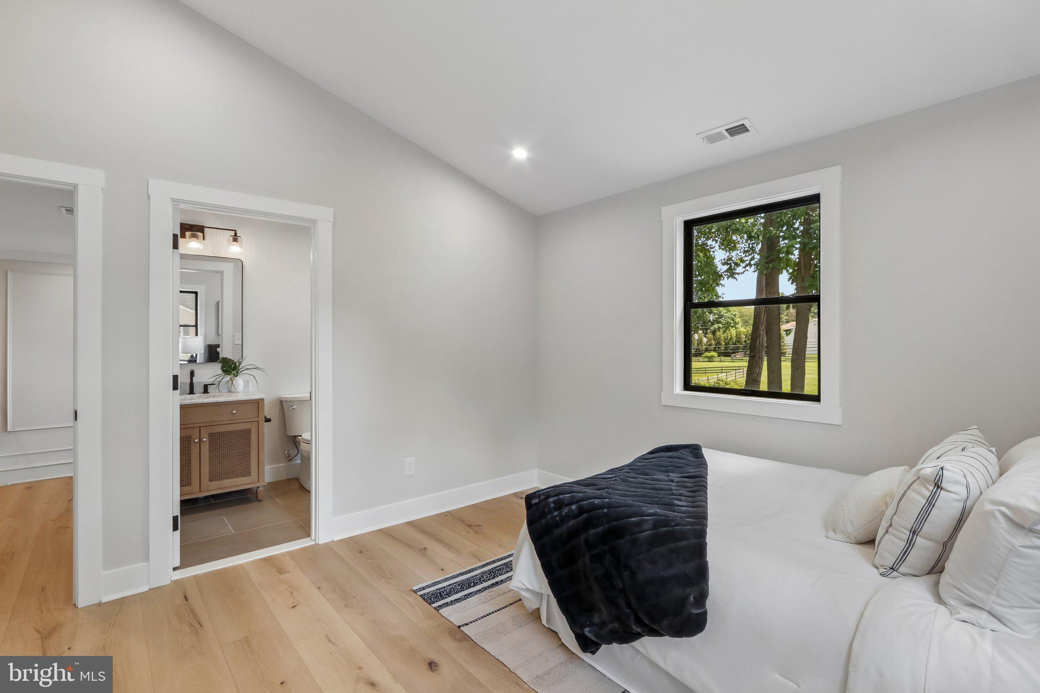 RADNOR HUNT - Residential