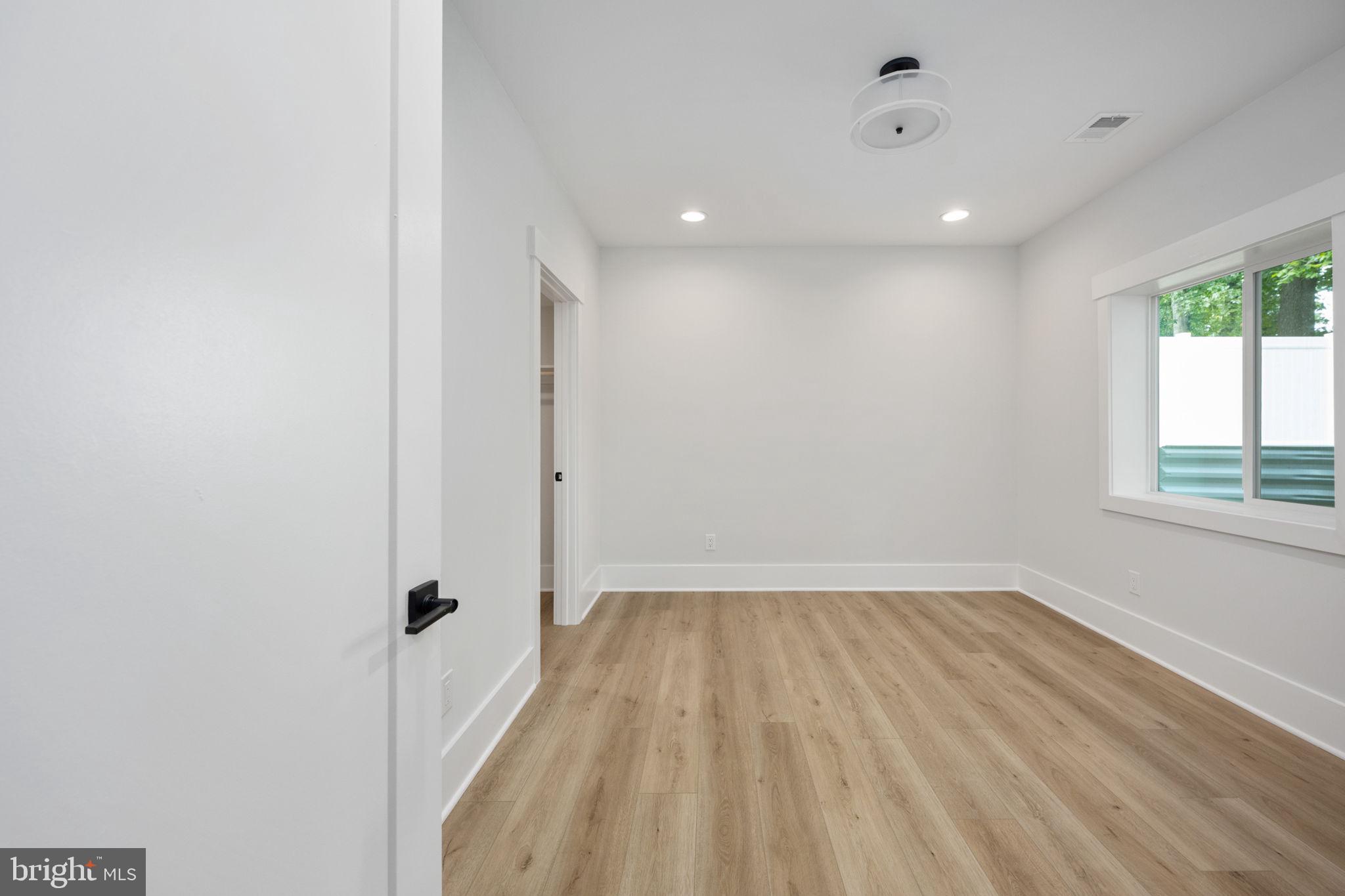 VIENNA WOODS - Residential